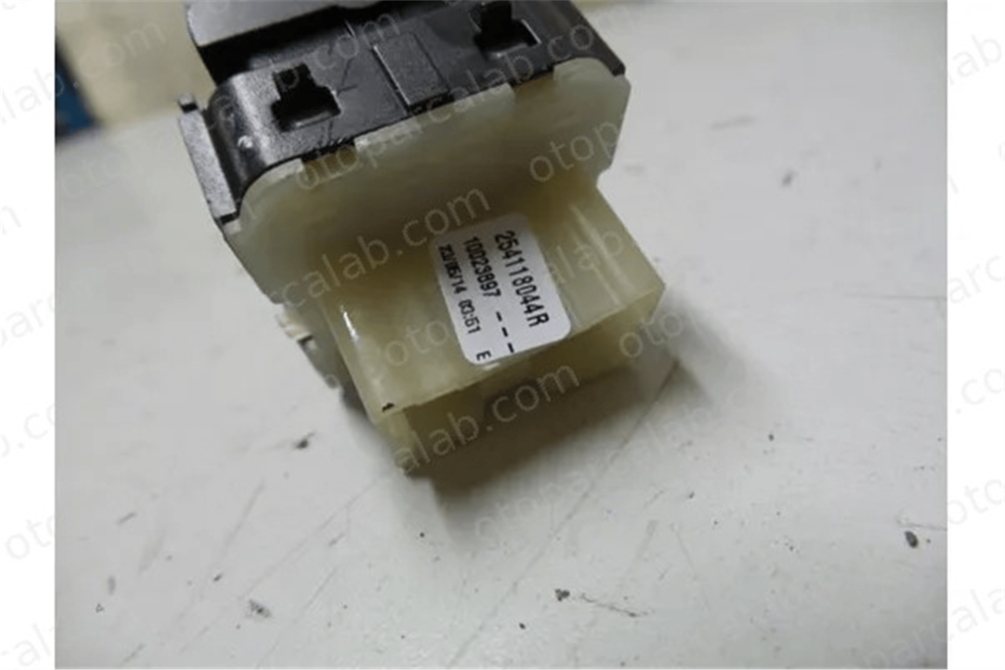RENAULT ORJINAL 254118044R Cam Açma Düğmesi Ön Sağ veya Sol RENAULT CLIO IV CAPTUR I 254118044R 4158202010