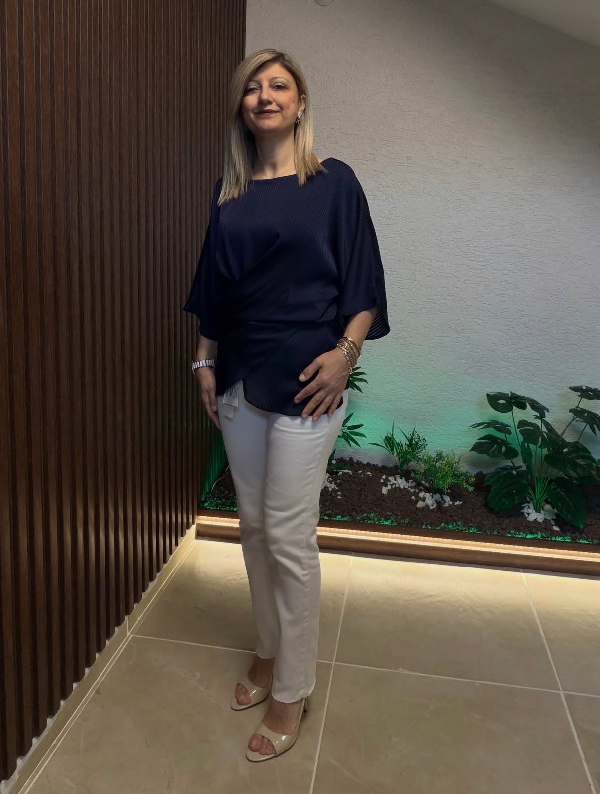 BEYAZ KESİK PAÇA MOM JEAN