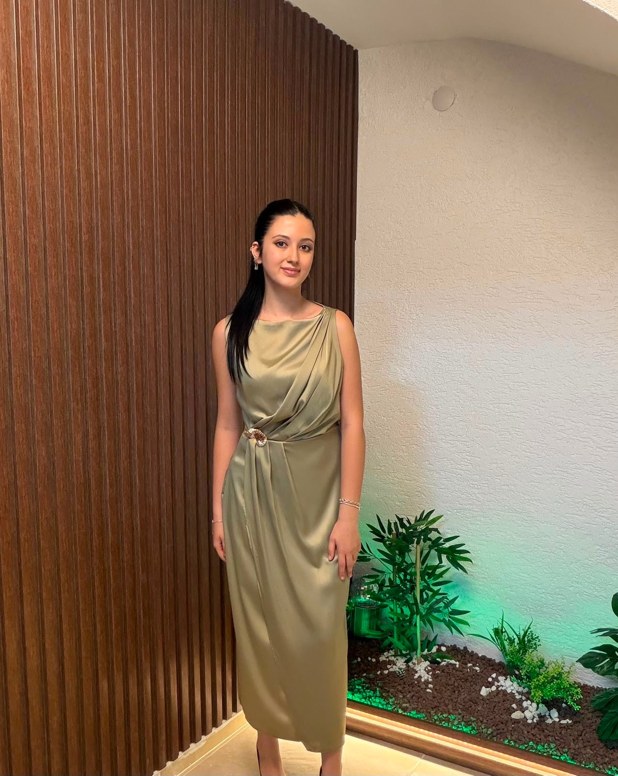 GOLD TOKA DETAYLI ELBİSE