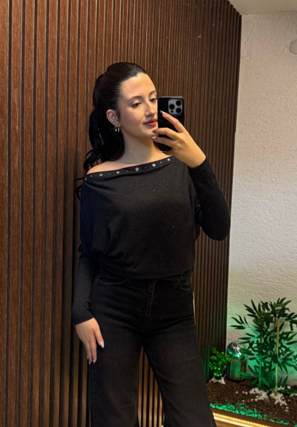 KAYIK YAKA KUŞGÖZÜ DETAYLI BLUZ