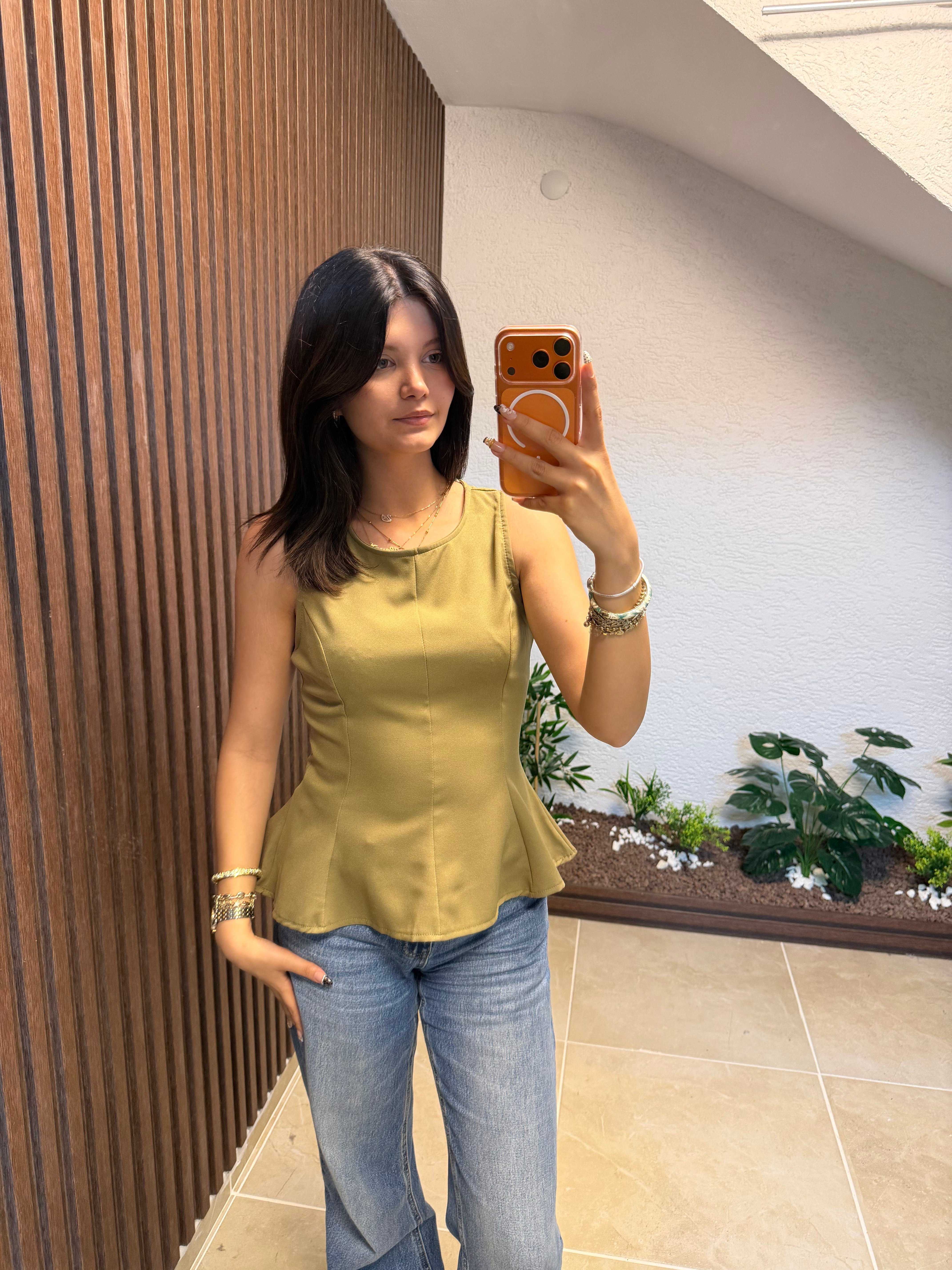 YEŞİL KOLSUZ PEPLUM BLUZ