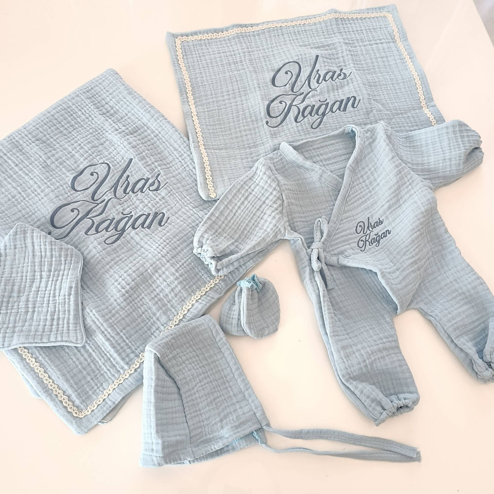 6 Parça Müslin Set – İsme Özel Nakışlı | Hastane Çıkışı, Yenidoğan Hediyesi, %100 Pamuk
