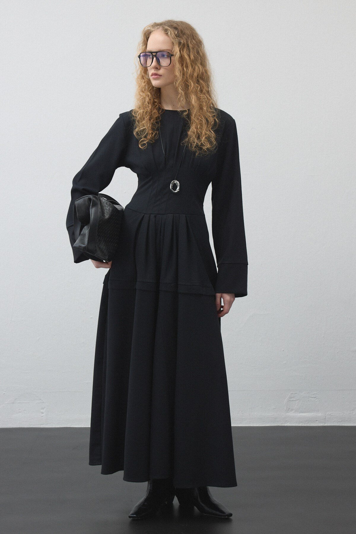 Siyah Pile Bel Detaylı Elbise
