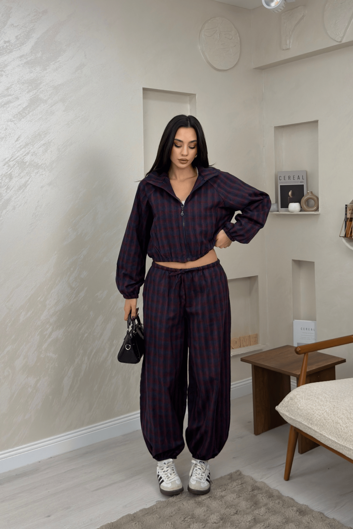 Lidya Bordo Renkli Ekose Desenli Fermuarlı Ceket ve Lastik Paça Pantolon Kadın Takım | miraylawear