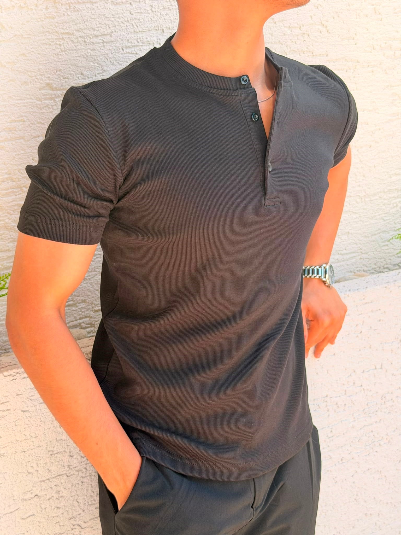 SİYAH STR HENLEY YAKA TİŞÖRT