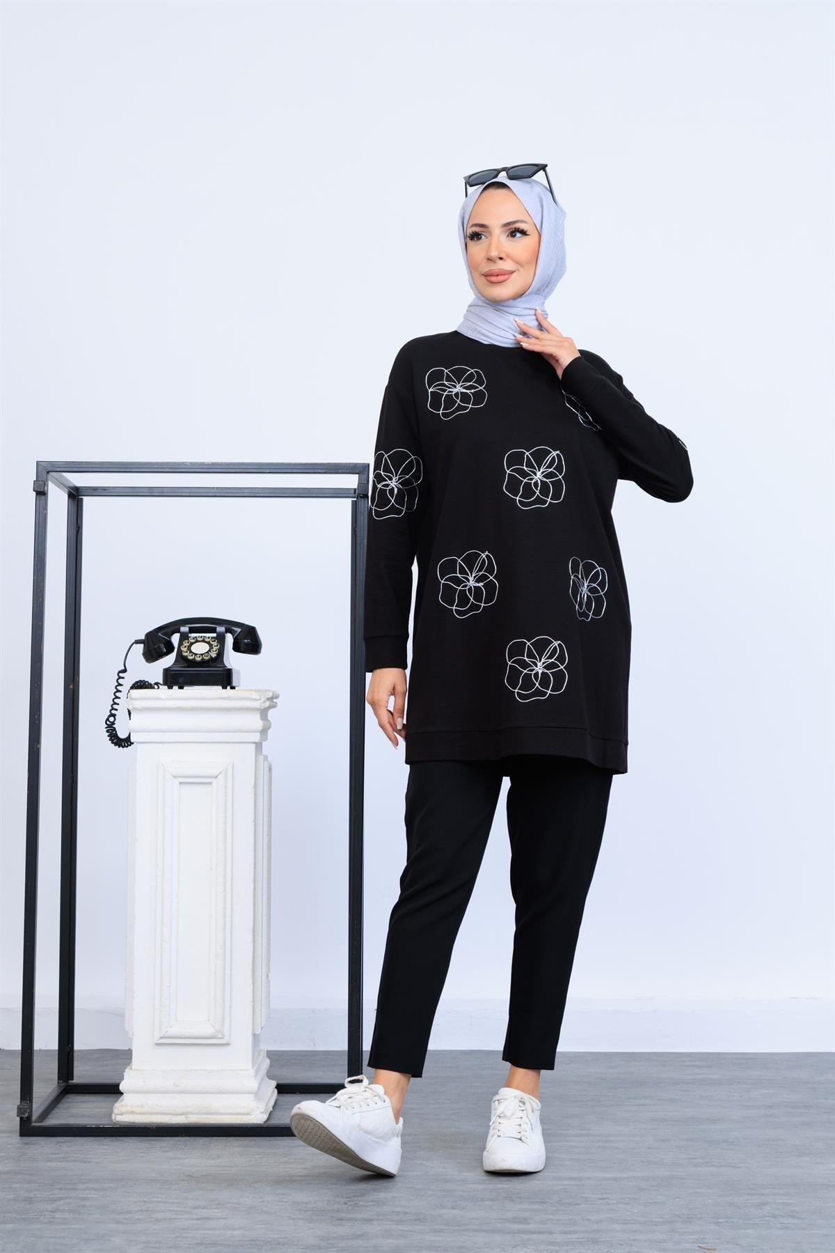 ÇİÇEK NAKIŞLI SWEATSHIRT