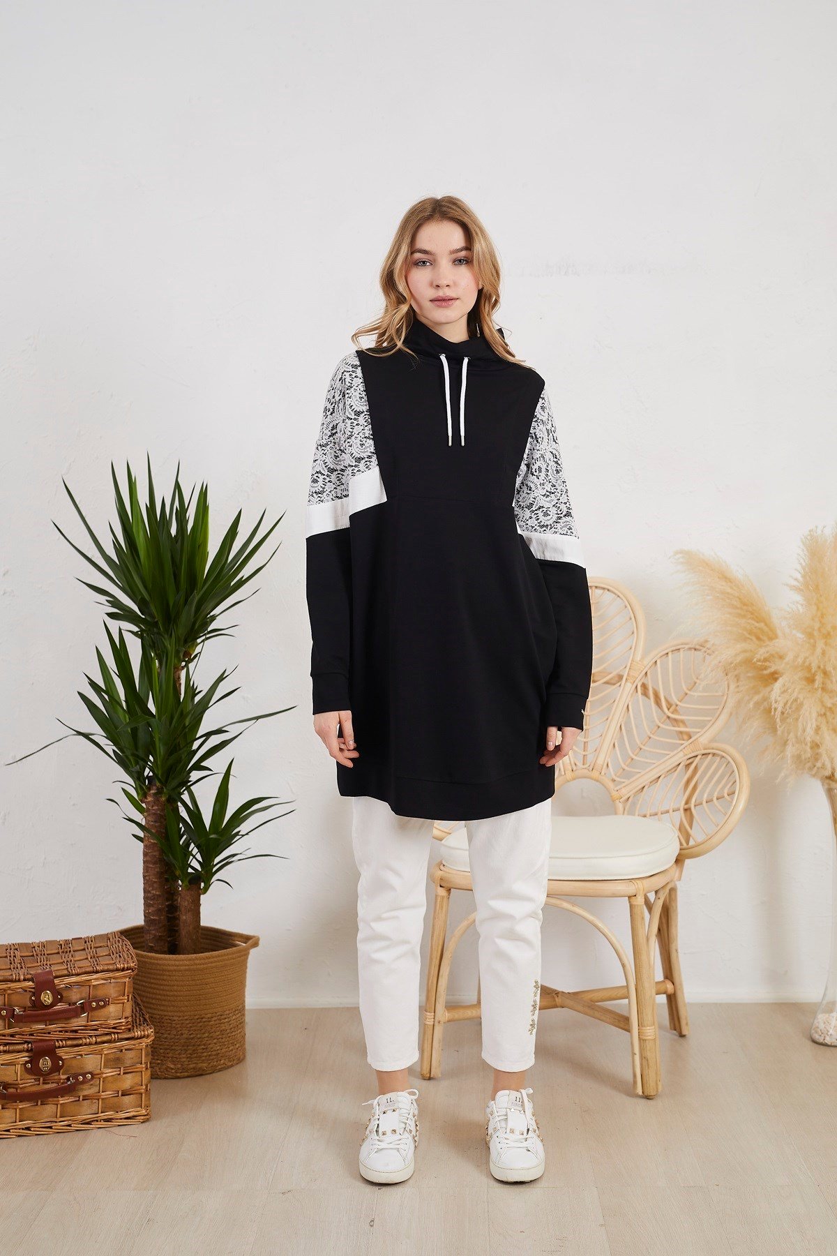 DANTEL DETAYLI SWEATSHİRT
