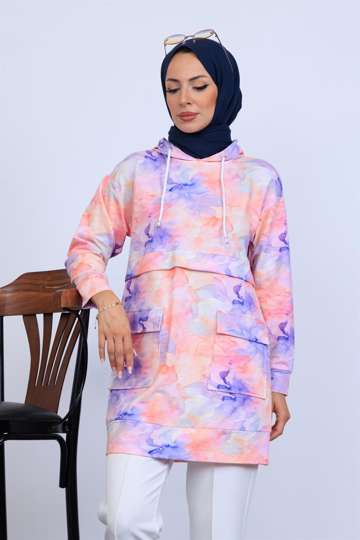 DESENLİ CEP DETAYLI SWEATSHIRT