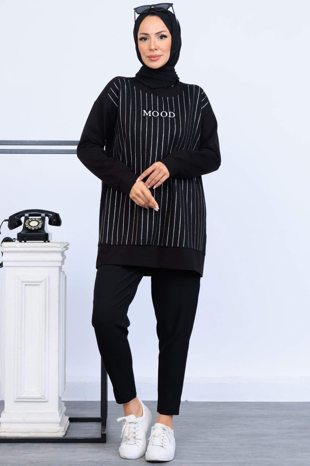 SIRA TAŞLI NAKIŞLI SWEATSHIRT