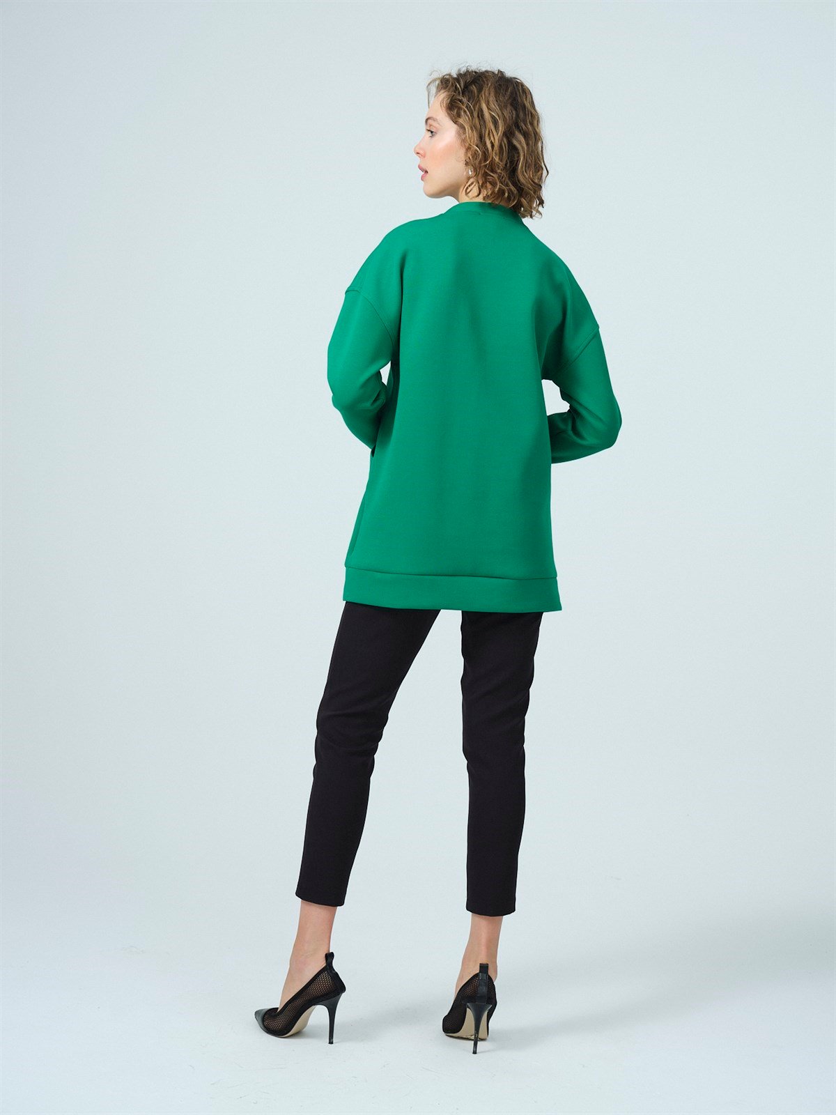 TAŞ DETAYLI CEPLİ SWEATSHIRT