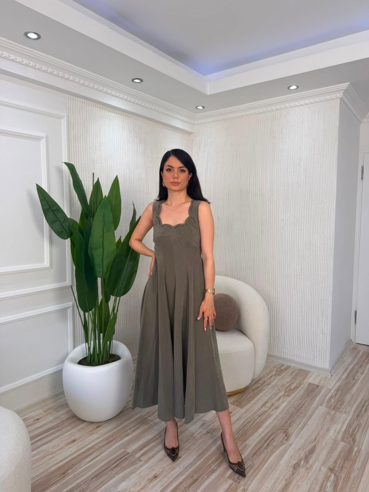 Nakış Detaylı Gipeli Askılı Midi Elbise - HAKİ