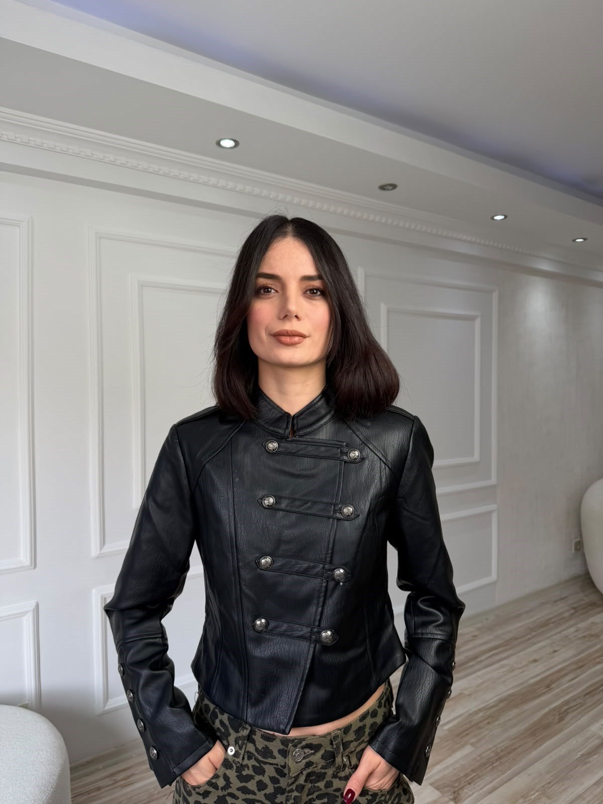 Asimetrik Düğme Detaylı Deri Ceket - SİYAH