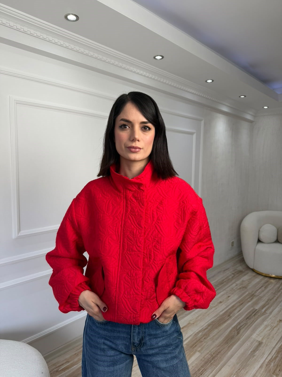 Dik Yaka Desenli Kapitone Mont - KIRMIZI