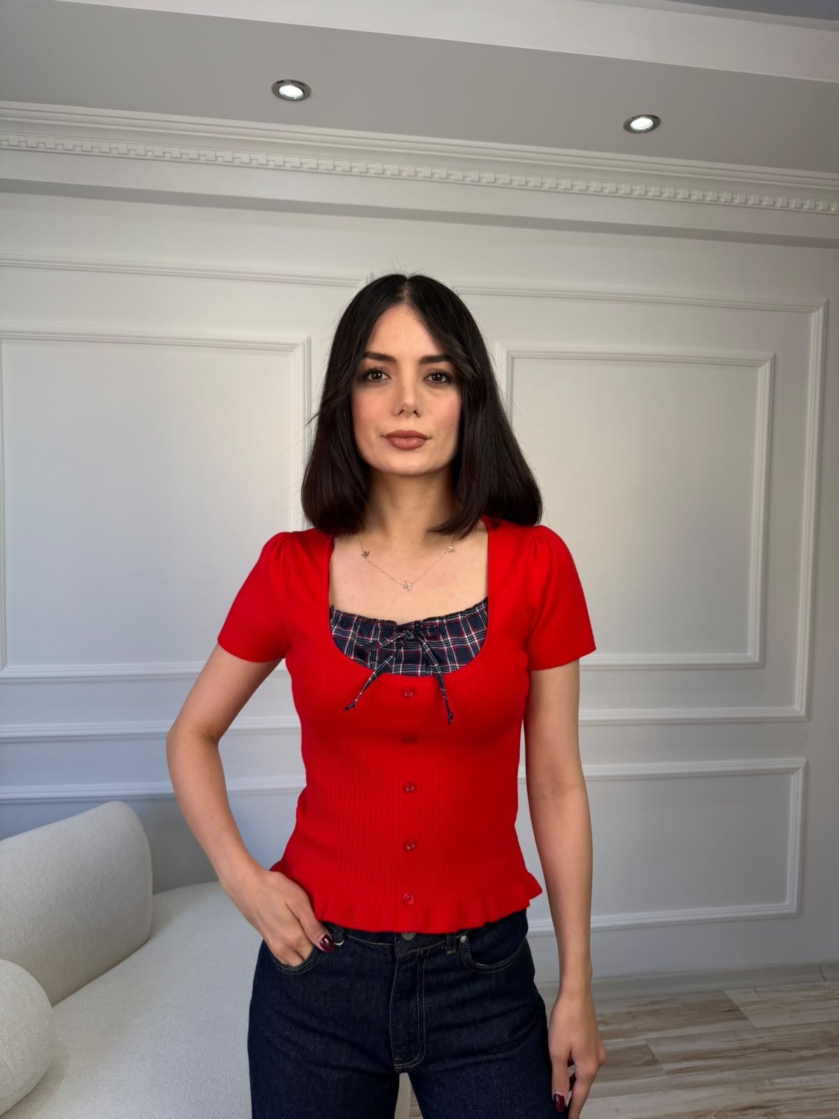 26-2KB0544 - 2896 POMELLA EKOSE DETAY KISA KOL TRİKO - KIRMIZI