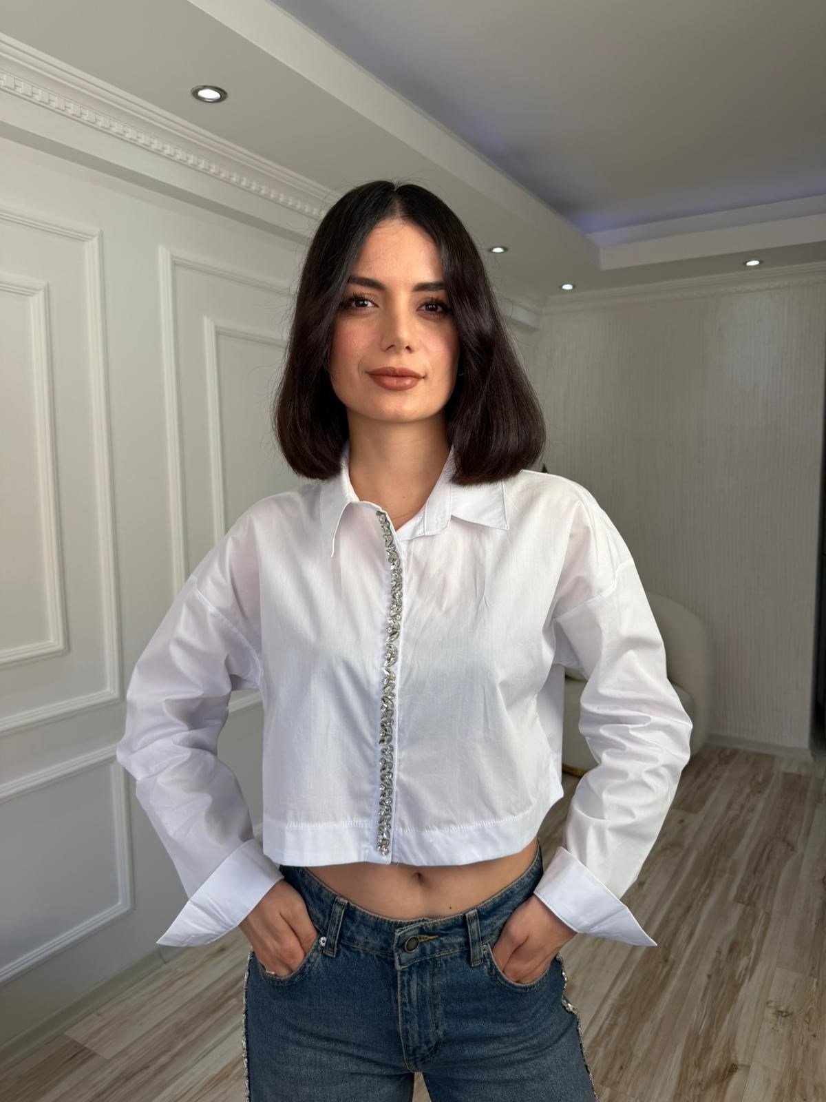 Taş Şerit Detaylı Crop Gömlek - BEYAZ