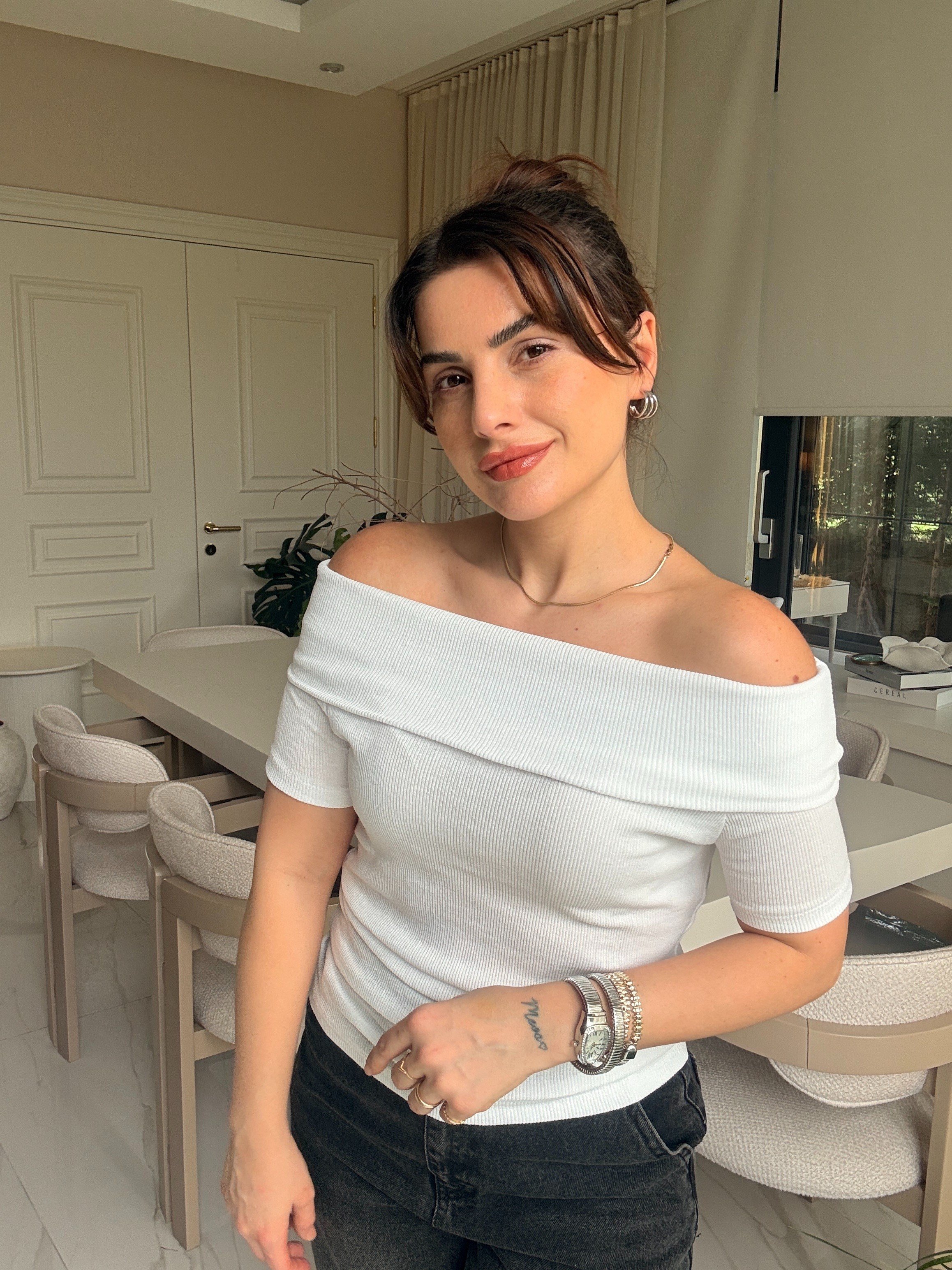Beyaz Madonna Yaka Ribanalı Bluz