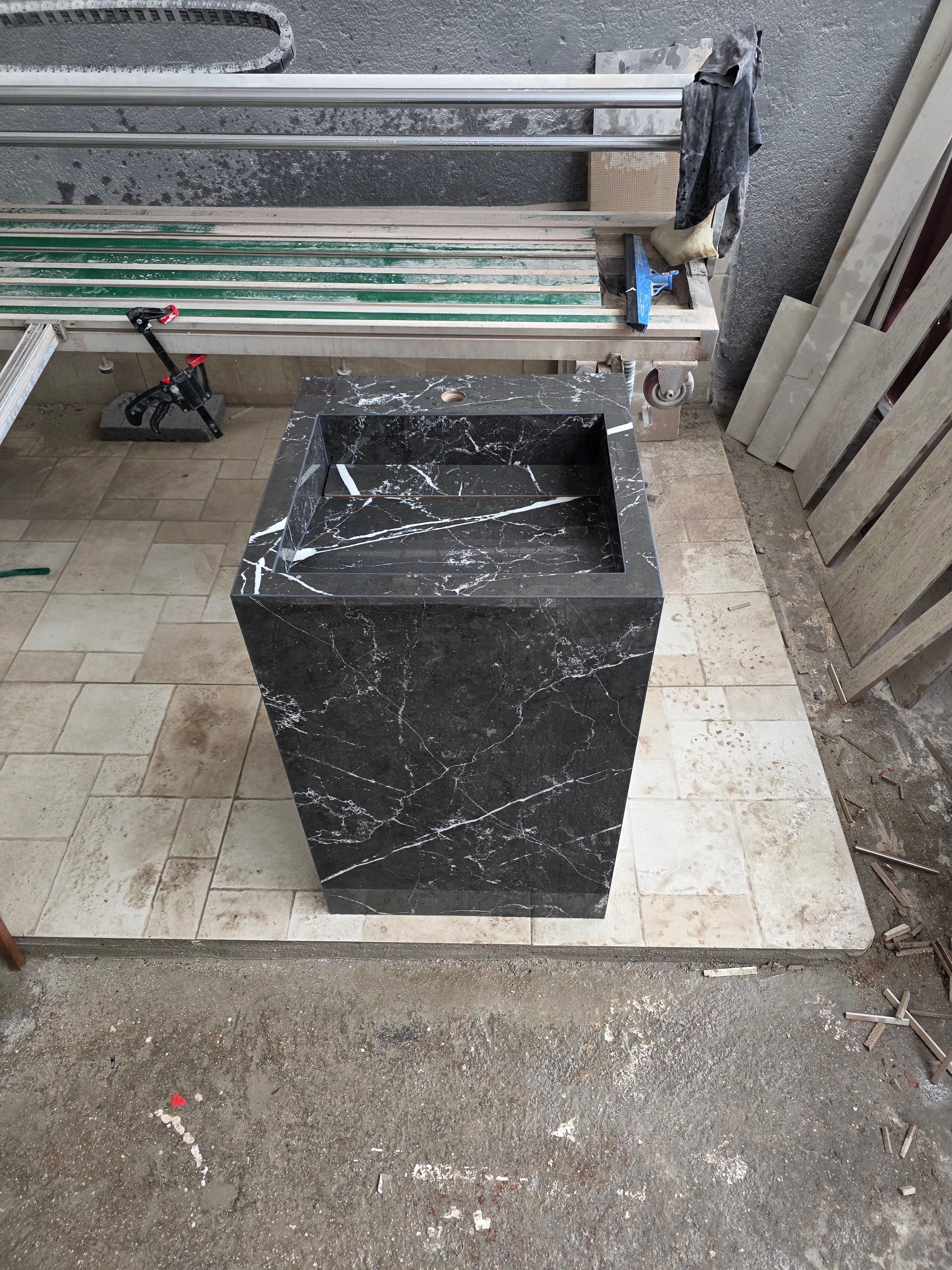 Monoblok Porselen Ayaklı Lavabo - ACMB26001