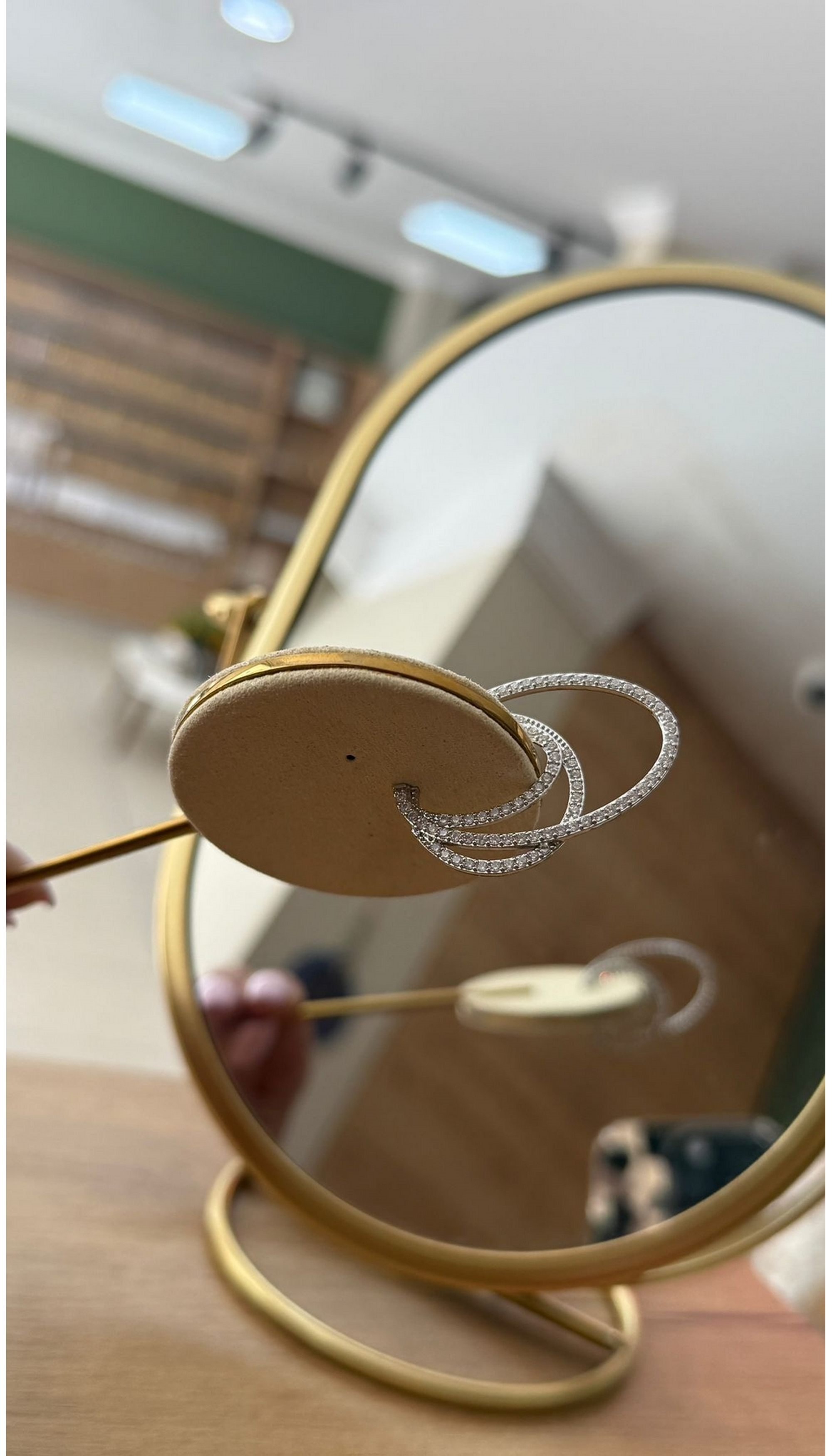 OVAL 