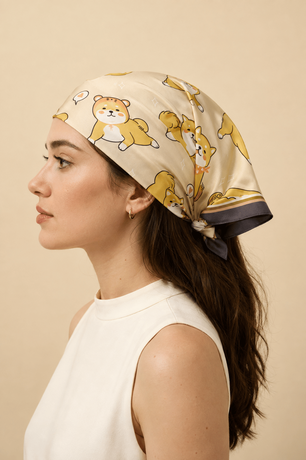 Kadın Shiba Köpekleri Desenli Saten Fular Bandana 55x55 cm - Koyu Taş Bej