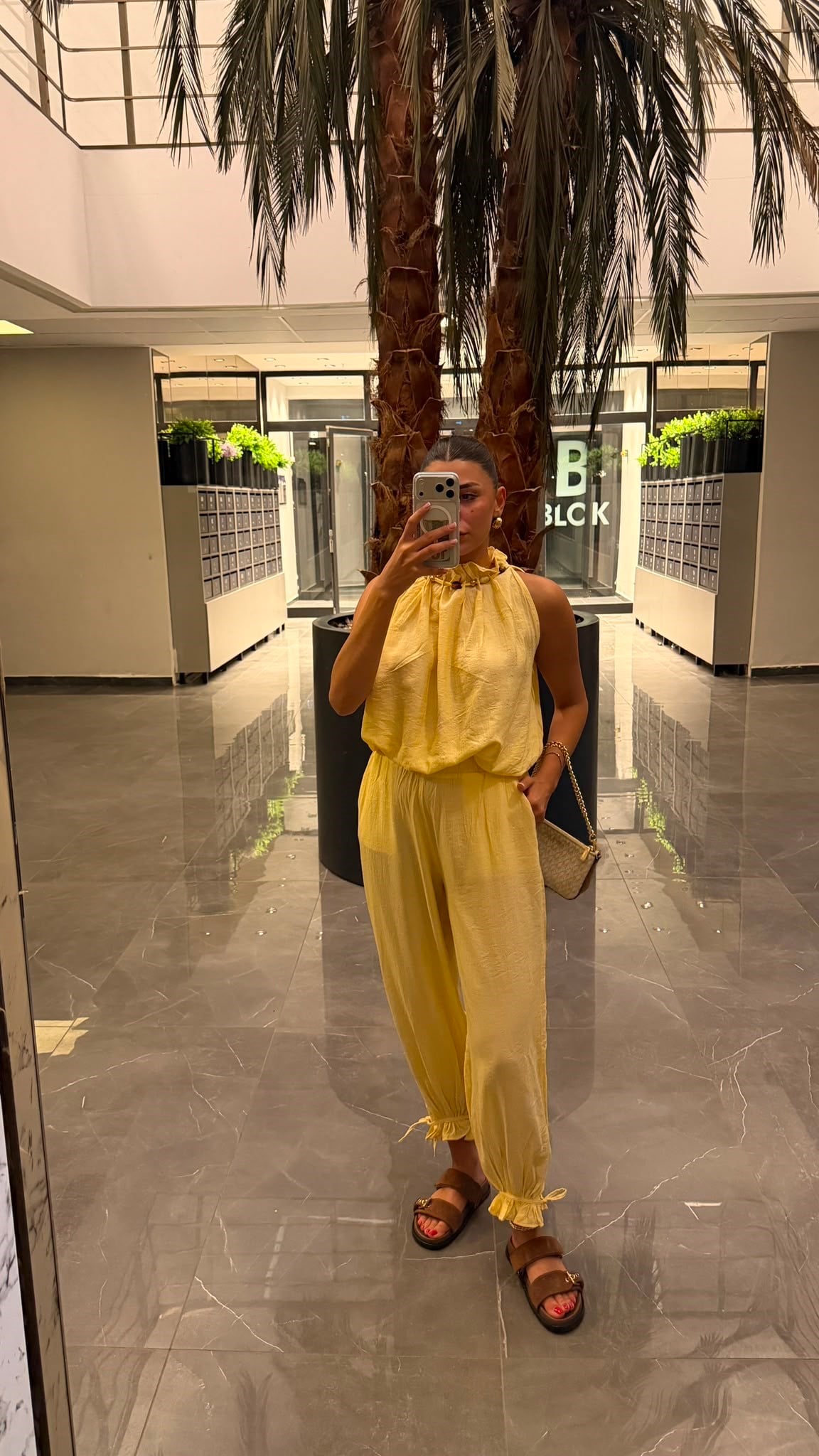 SARI BONCUK DETAYLI BLUZ PANTOLON TAKIM