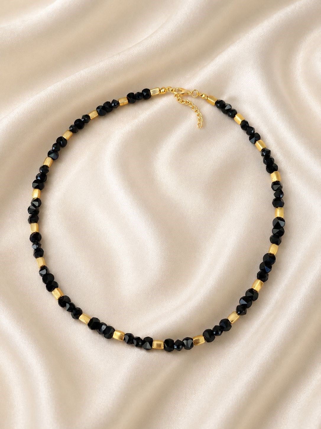 Noir Lumière Necklace 