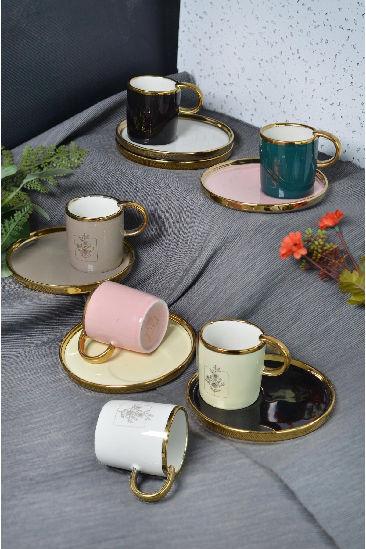 6’lı Gold Detaylı Porselen Türk Kahvesi Fincan Takımı–Pastel Renkli, Çiçek Desenli Fincanı Seti