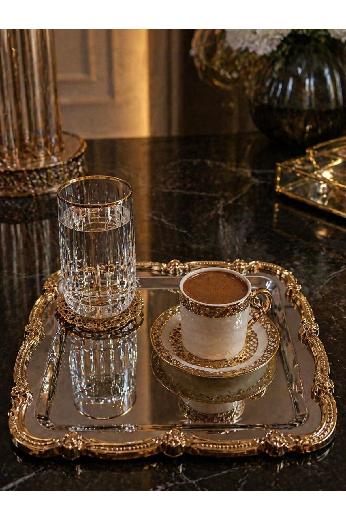 Paslanmaz Çelik Gümüş Üzeri Gold Gül Figürlü Sunum Tepsisi– Tek Kişilik Dekoratif Kare Servis Kahve Çay Tepsisi