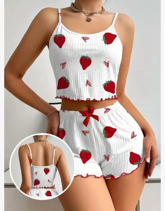 Kadın Beyaz Pamuklu Çilek Desenli Şortlu Pijama Takımı