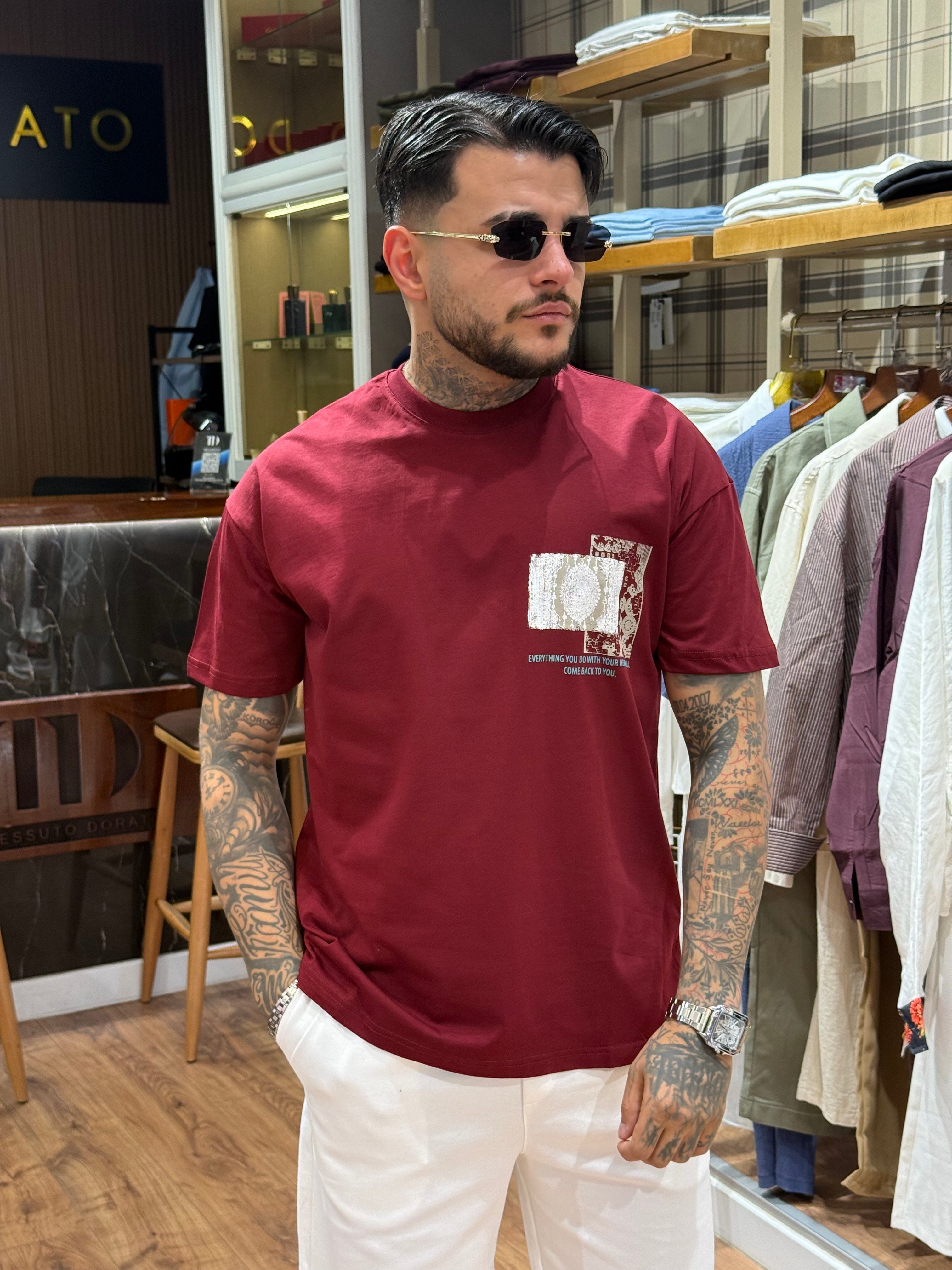 Bordo Kilim Desenli Ön ve Sırt Baskılı Oversize Erkek Tişört