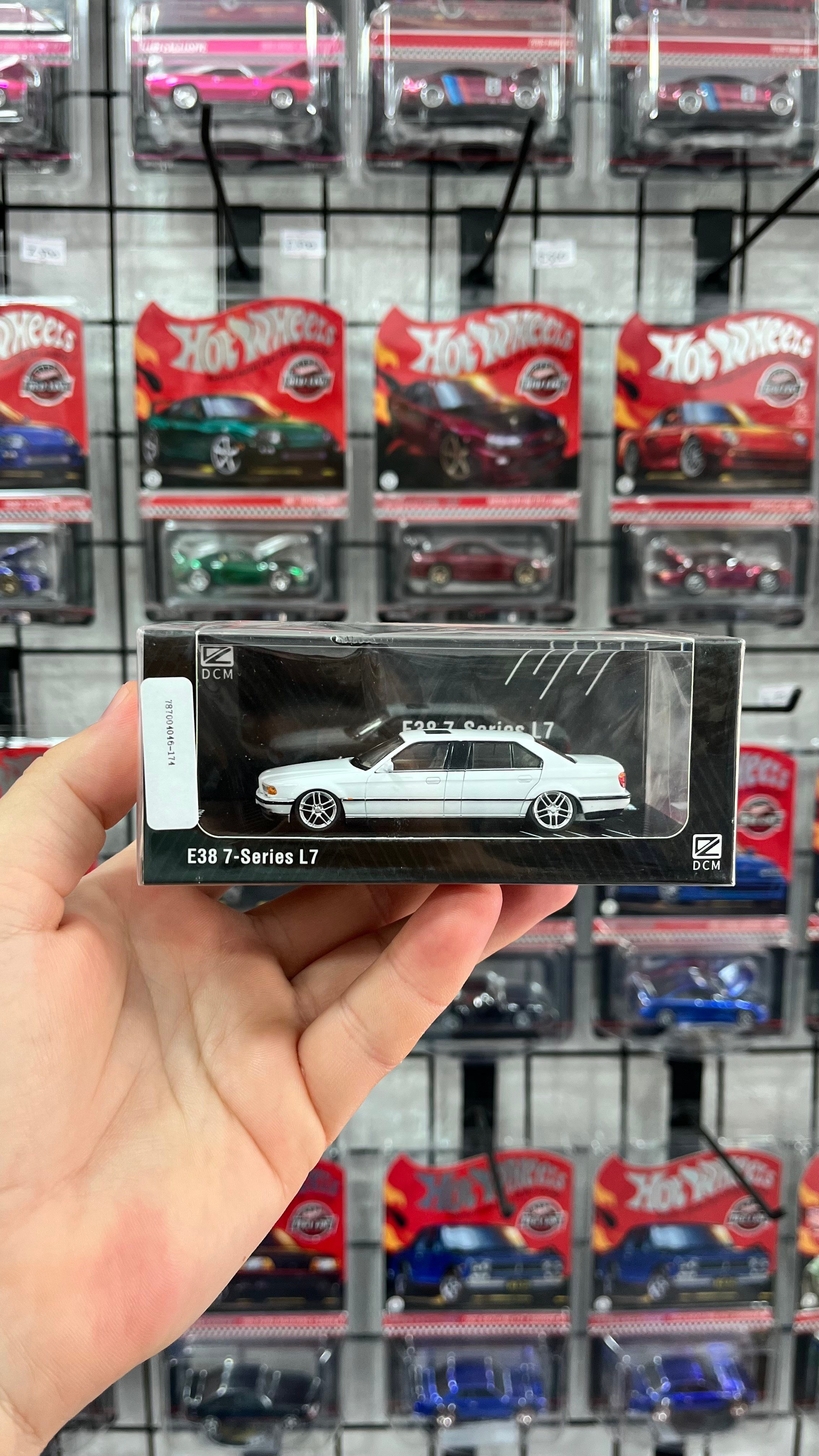 DCM 1/64 BMW E38 7-Series