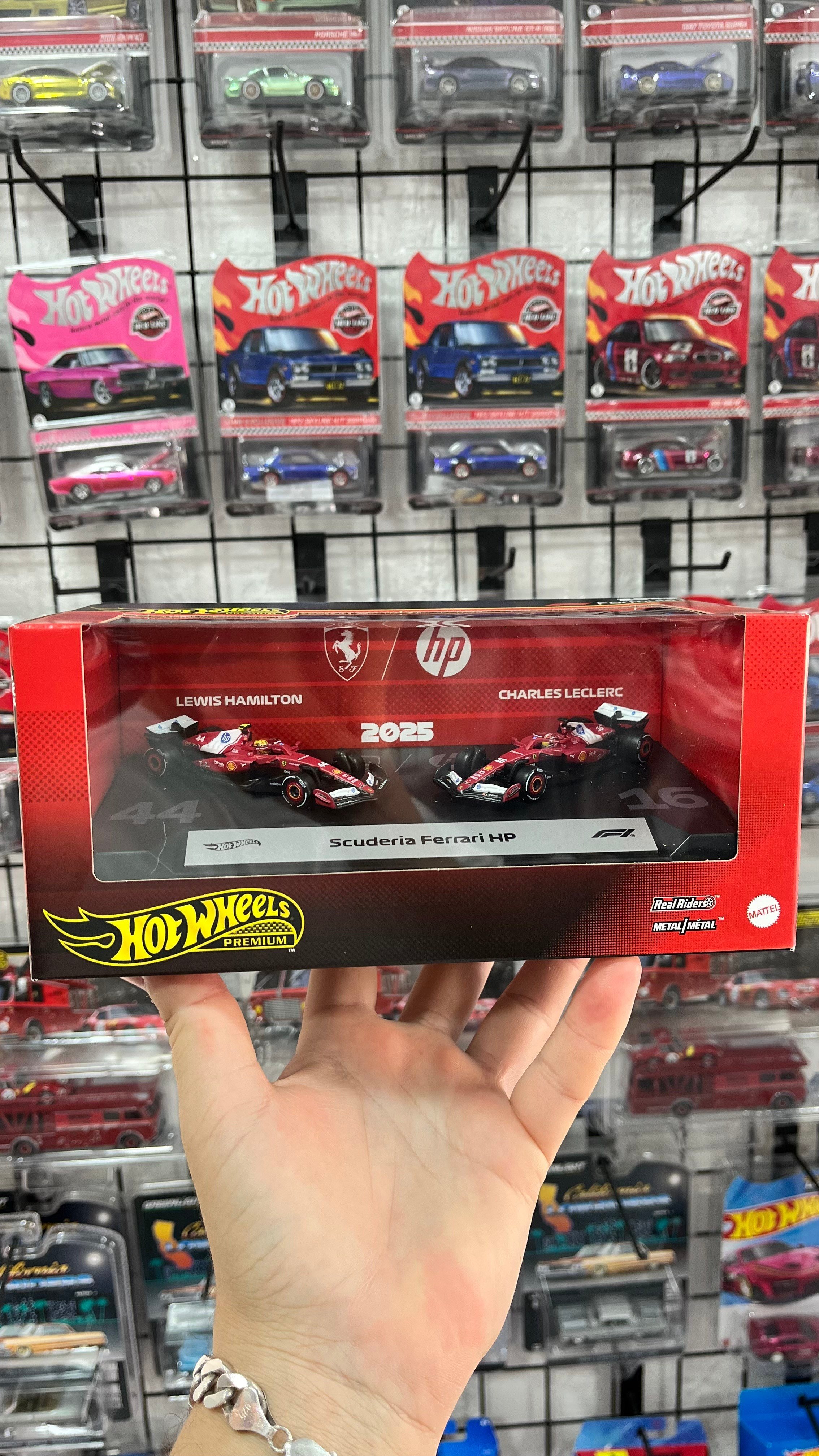 Hot Wheels Premium Formula Ferrari 2'li 