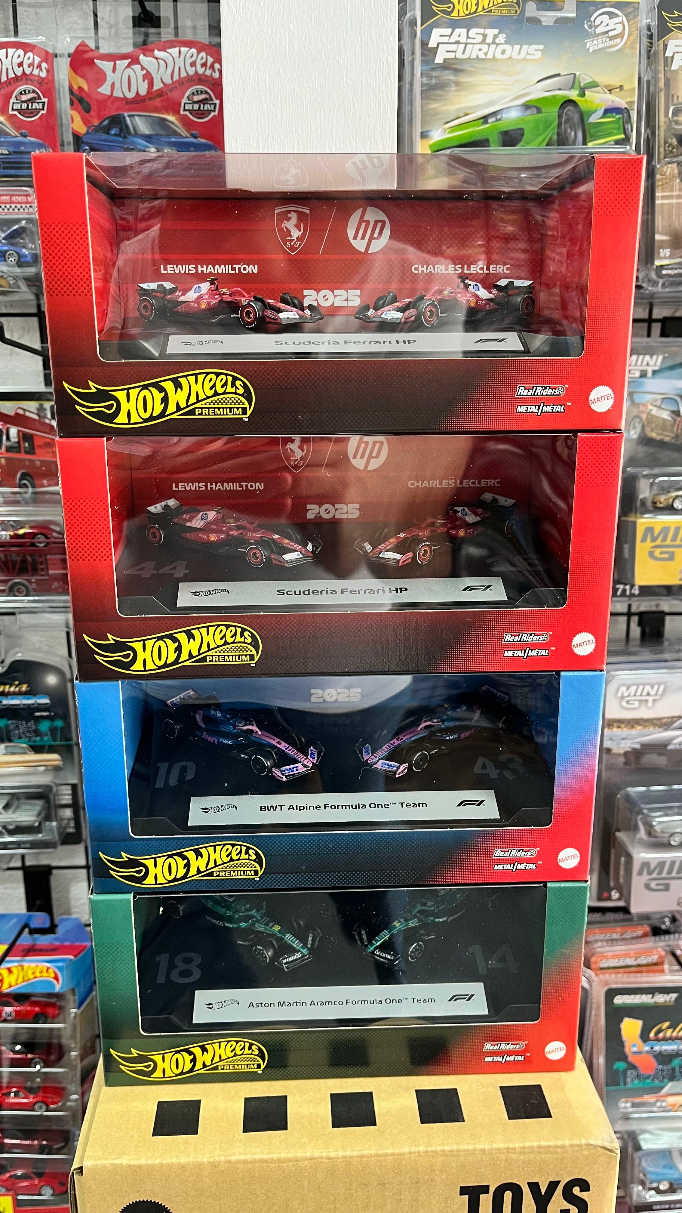 Hot Wheels Premium Formula Koli - 2 Adet Ferrari -1 Aston Martin - 1 Adet BWT 