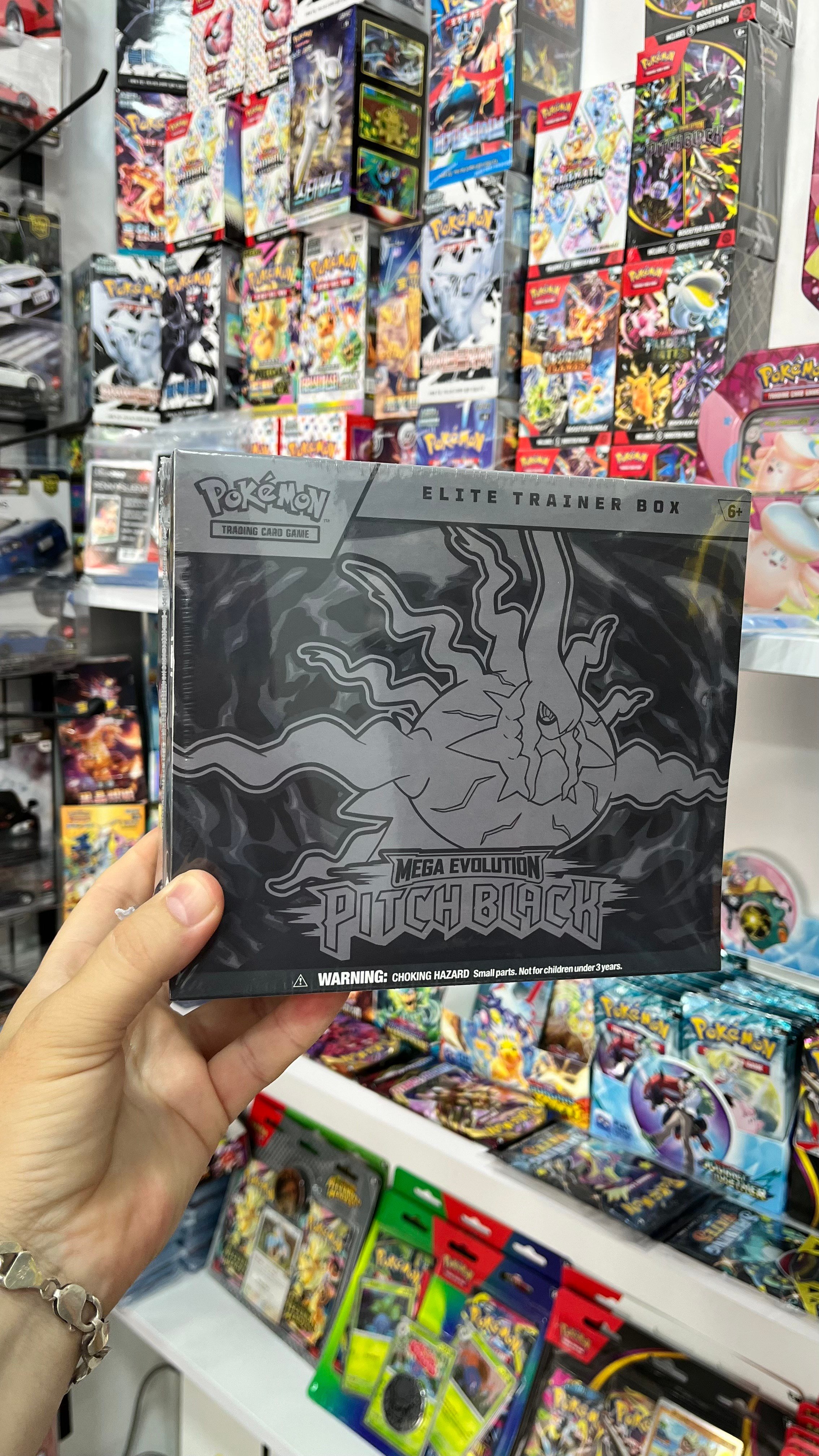 Pokemon - Mega Evolution Pitch Black: Elite Trainer Box