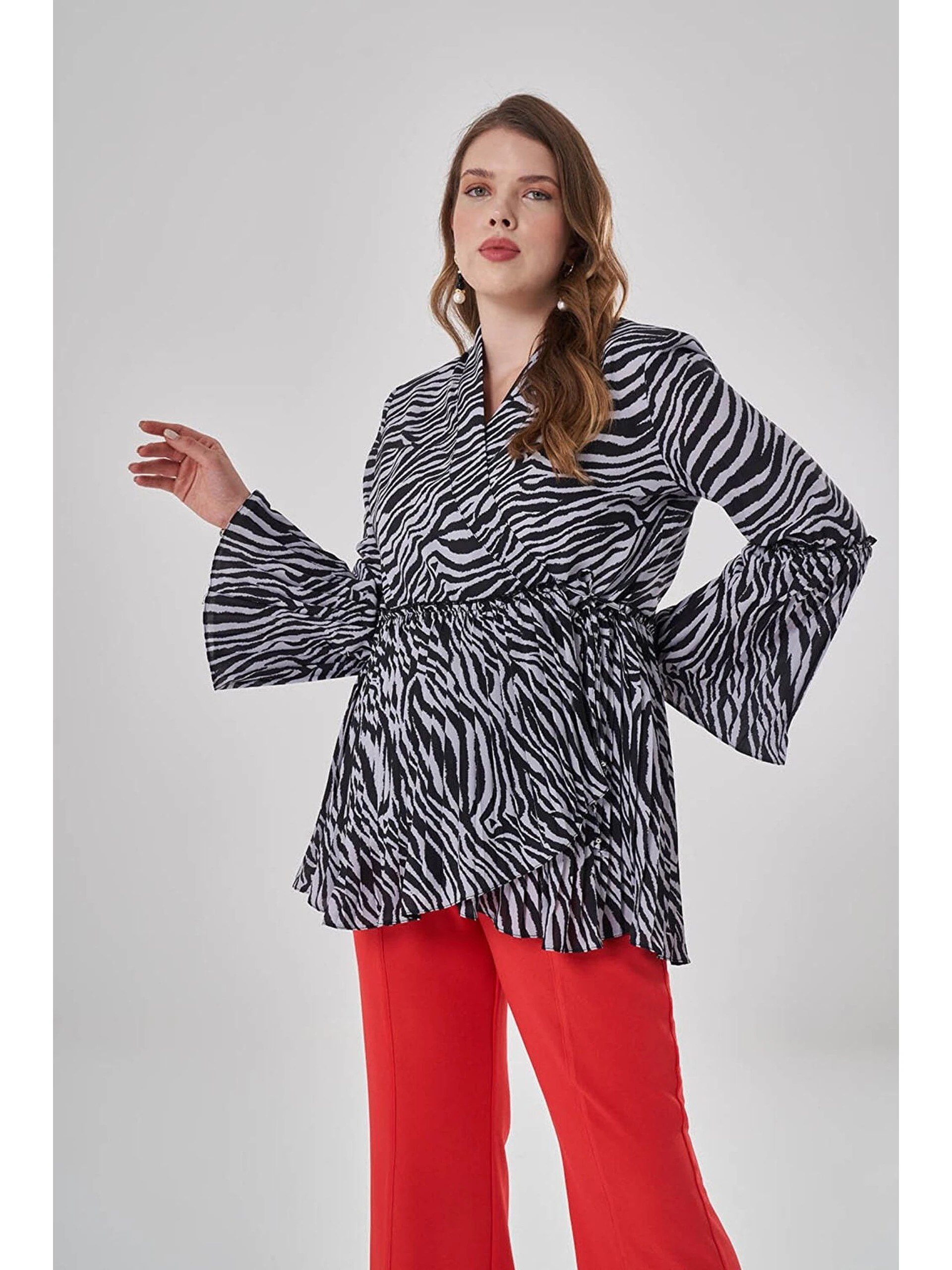 Mizalle Zebra Desenli Kuşaklı Volan Kollu Kadın Siyah Beyaz Tunik