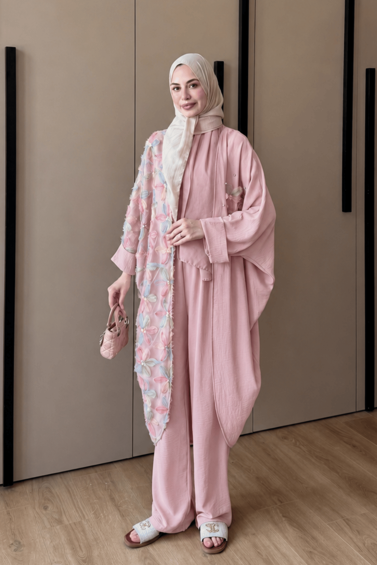 Sorel İşlemeli Yarasa Kol Keten Takım  - Pembe
