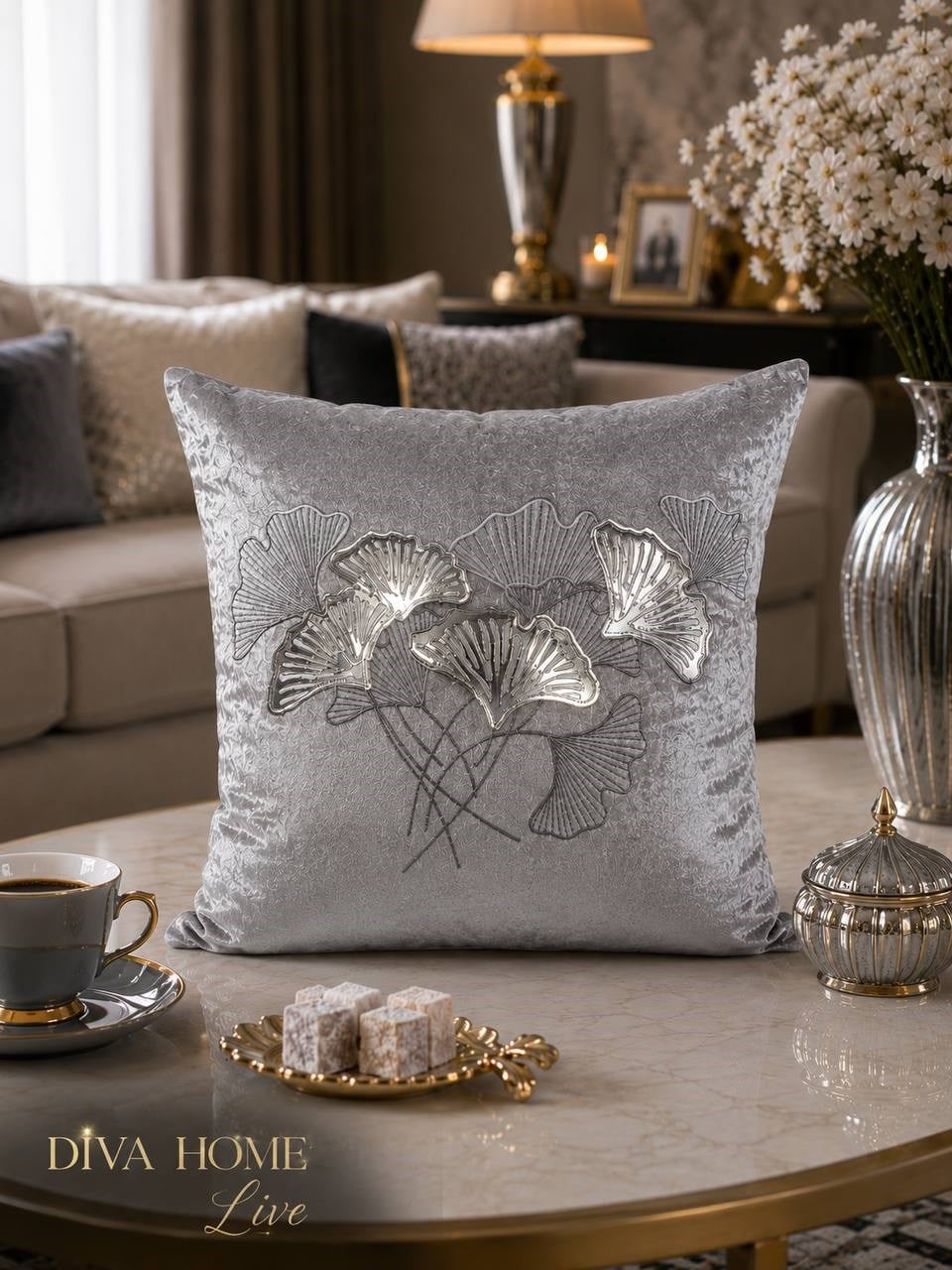 Diva Home Lüks Deri Nakışlı Kadife Dekoratif Kırlent Kılıfı 45x45 cm – Ginkgo Yaprak Desenli