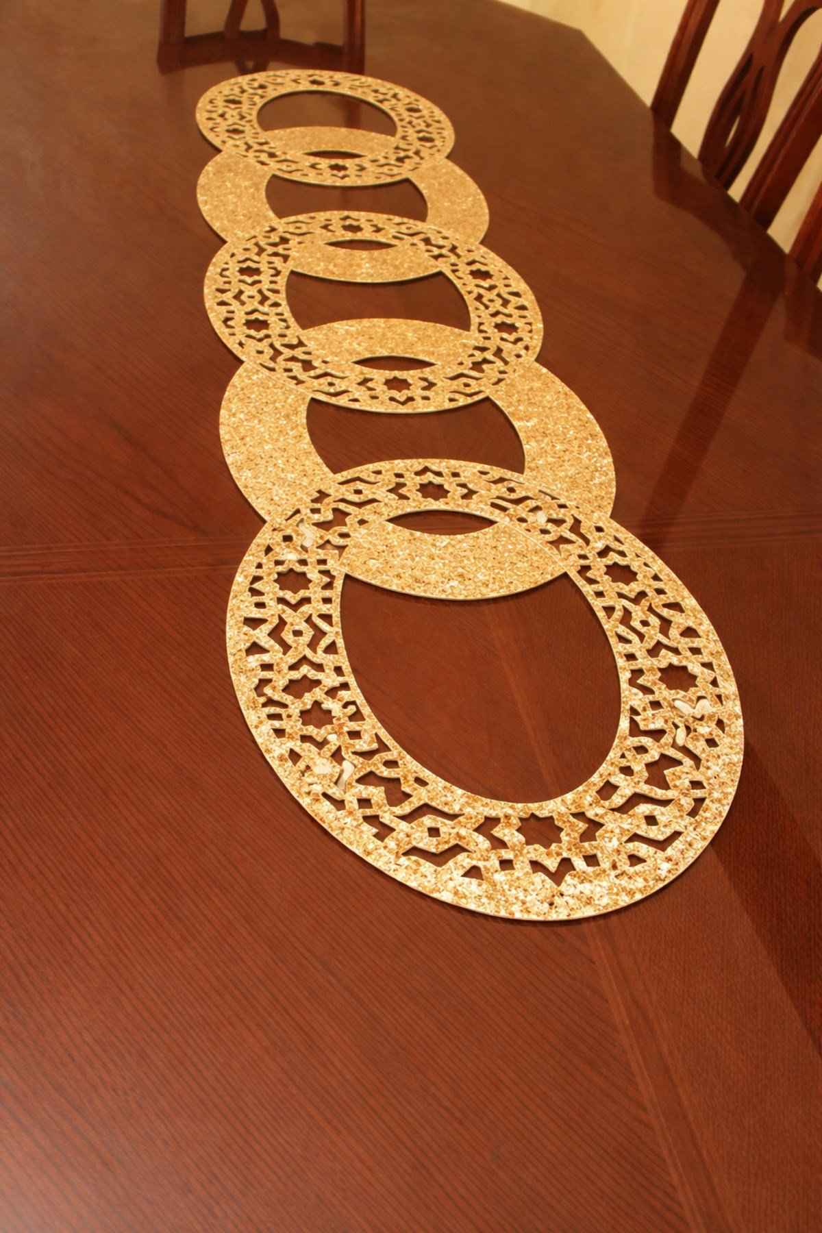 Simli Parlak Gold Suni Deri Lazer Kesimli 33 x 100 Runner