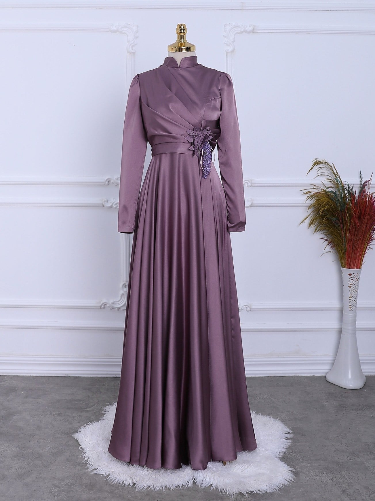Beli Gül Detaylı Drapeli Saten Abiye -G.Kurusu