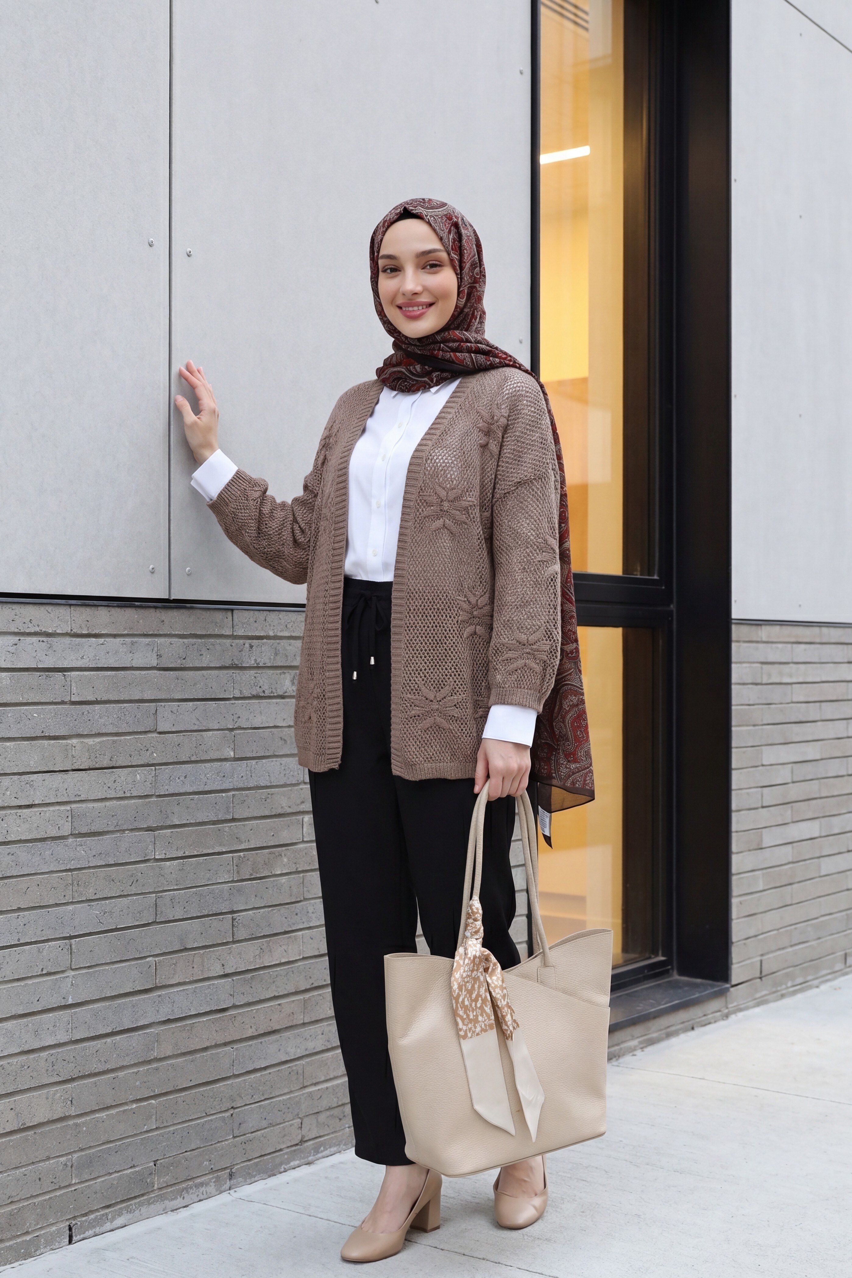 Çiçek Detaylı Ajurlu Örme Triko Hırka -Açık Kahverengi