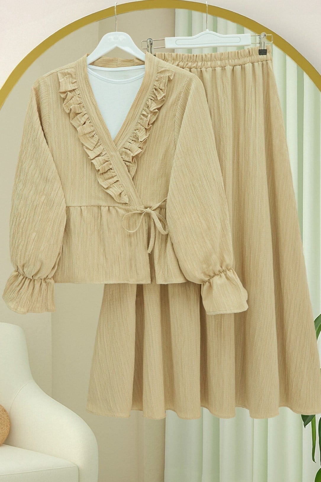 Yakası Fırfırlı Önü Bağlamalı Etekli Kimono Takım  -Açık Vizon