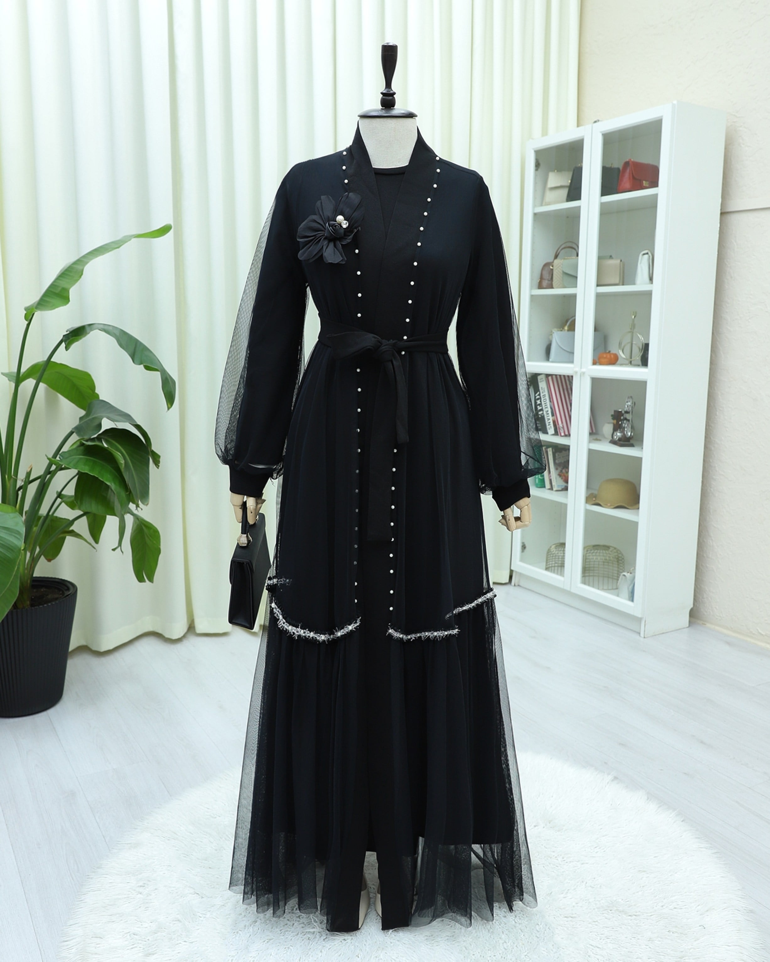 Yakası Gül Detaylı İncili Eteği Şeritli  İkili Abaya  Takım  -Siyah