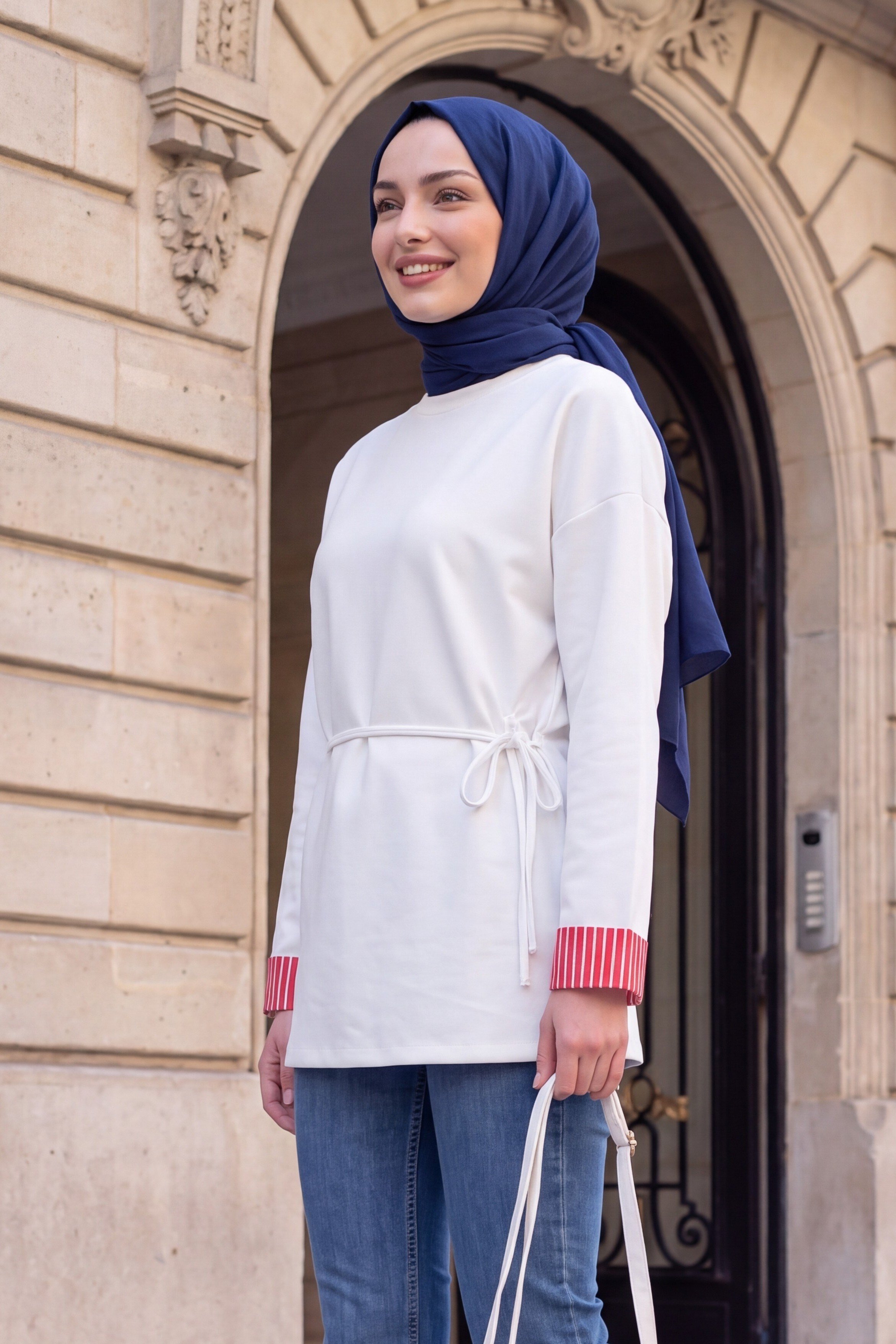 Yırtmaçlı Bisiklet Yaka Beli Bağlamalı Penye Sweat -Beyaz