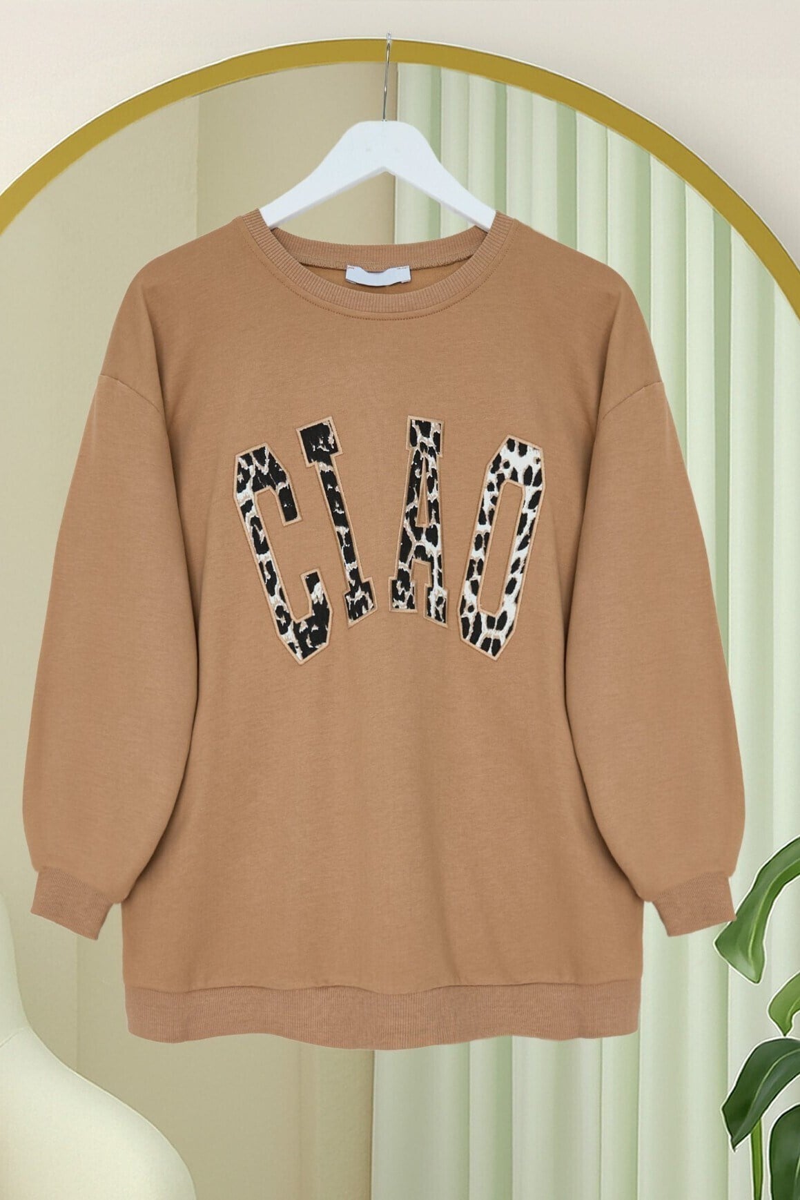 Yuvarlak Yaka Önü Nakışlı Sweat -Vizon