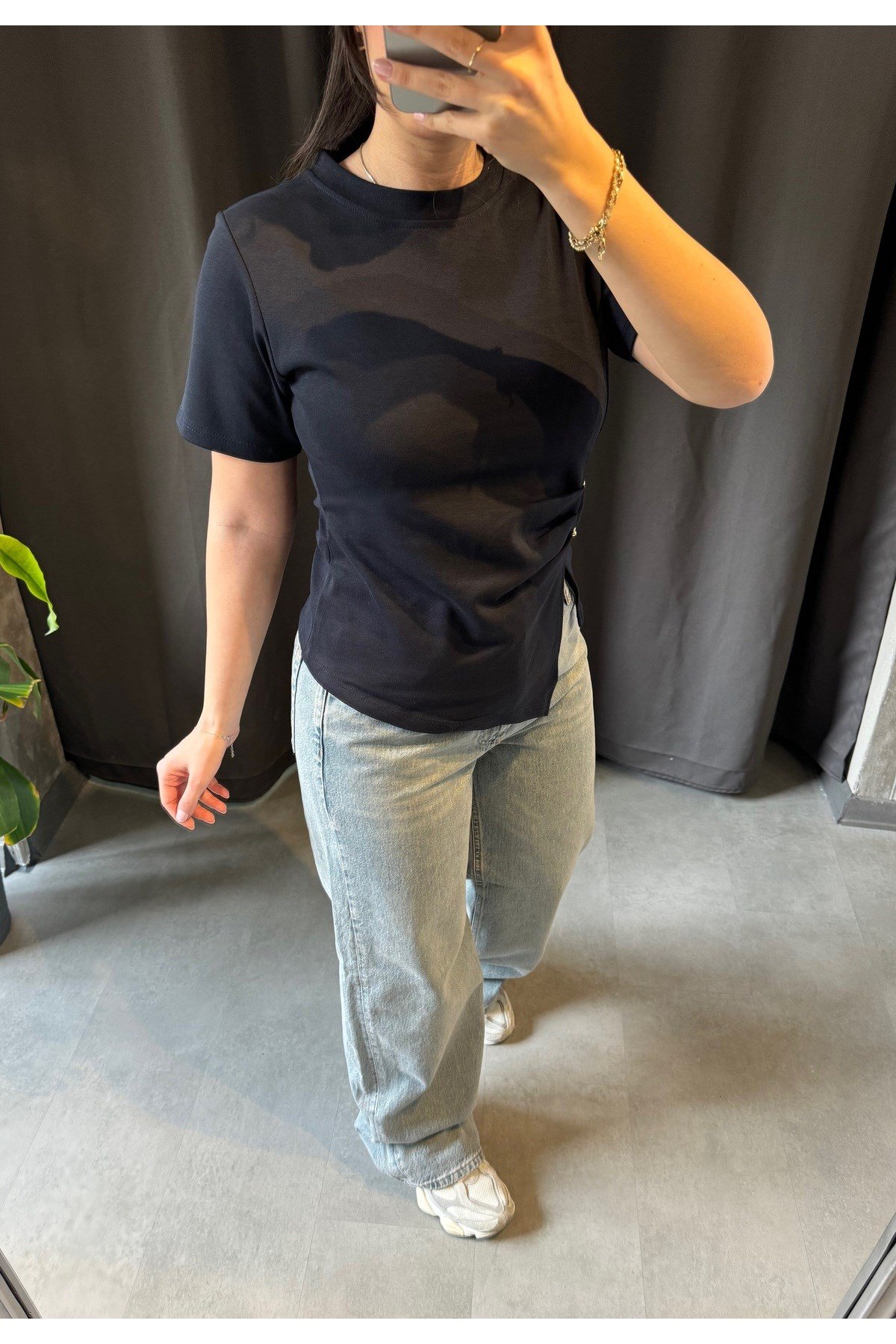 Bisiklet Yaka Gold Aksesuarlı Lacivert Tshirt