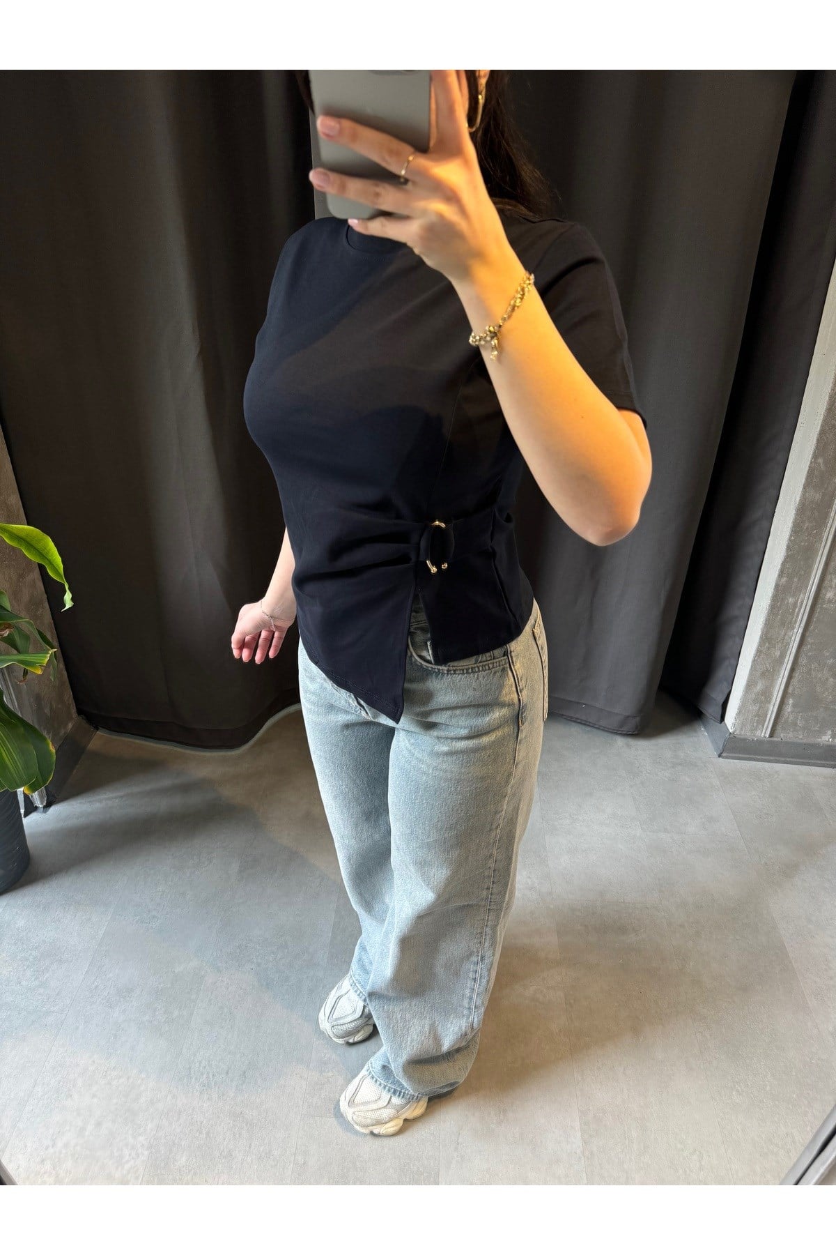 Bisiklet Yaka Gold Aksesuarlı Lacivert Tshirt