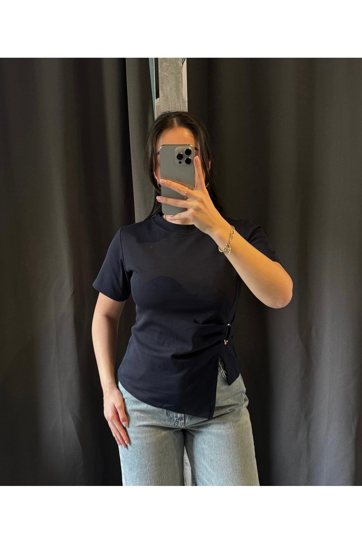 Bisiklet Yaka Gold Aksesuarlı Lacivert Tshirt