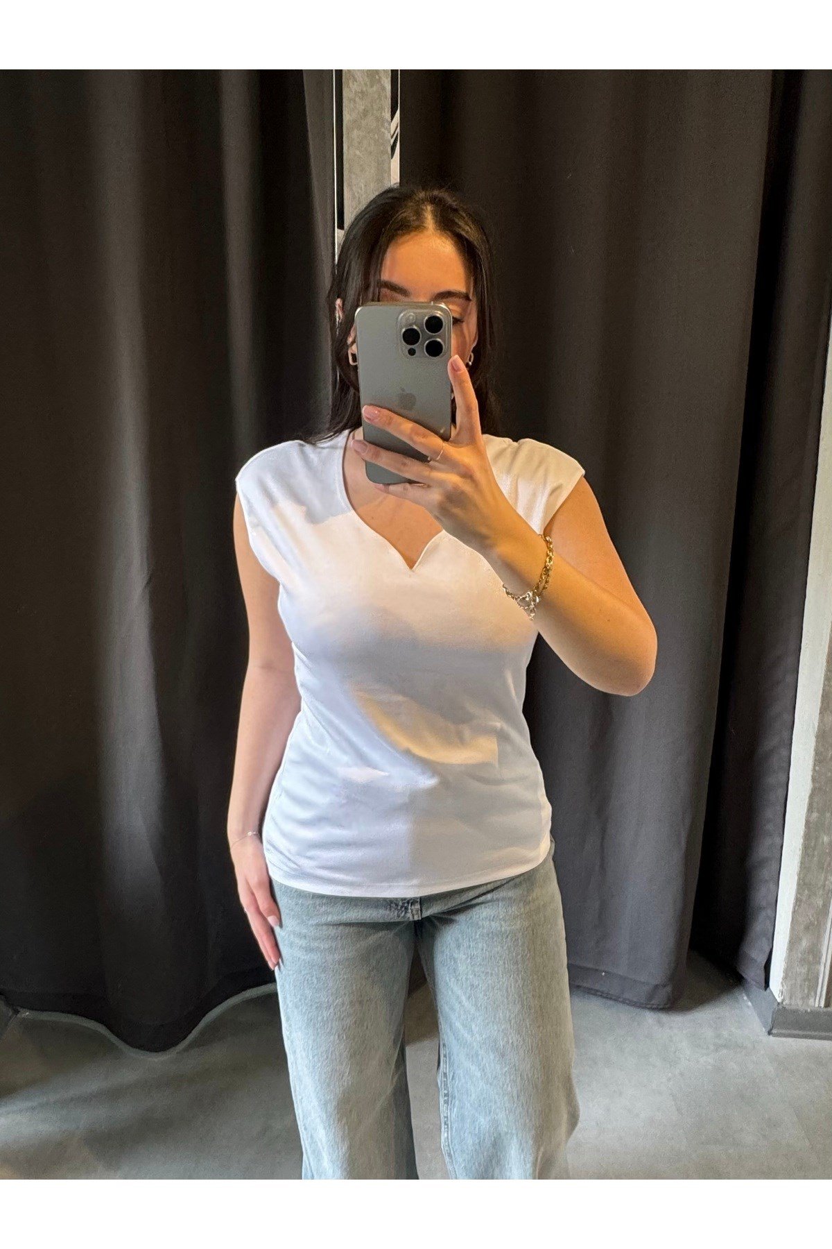 Kalp Yaka Beyaz Tshirt