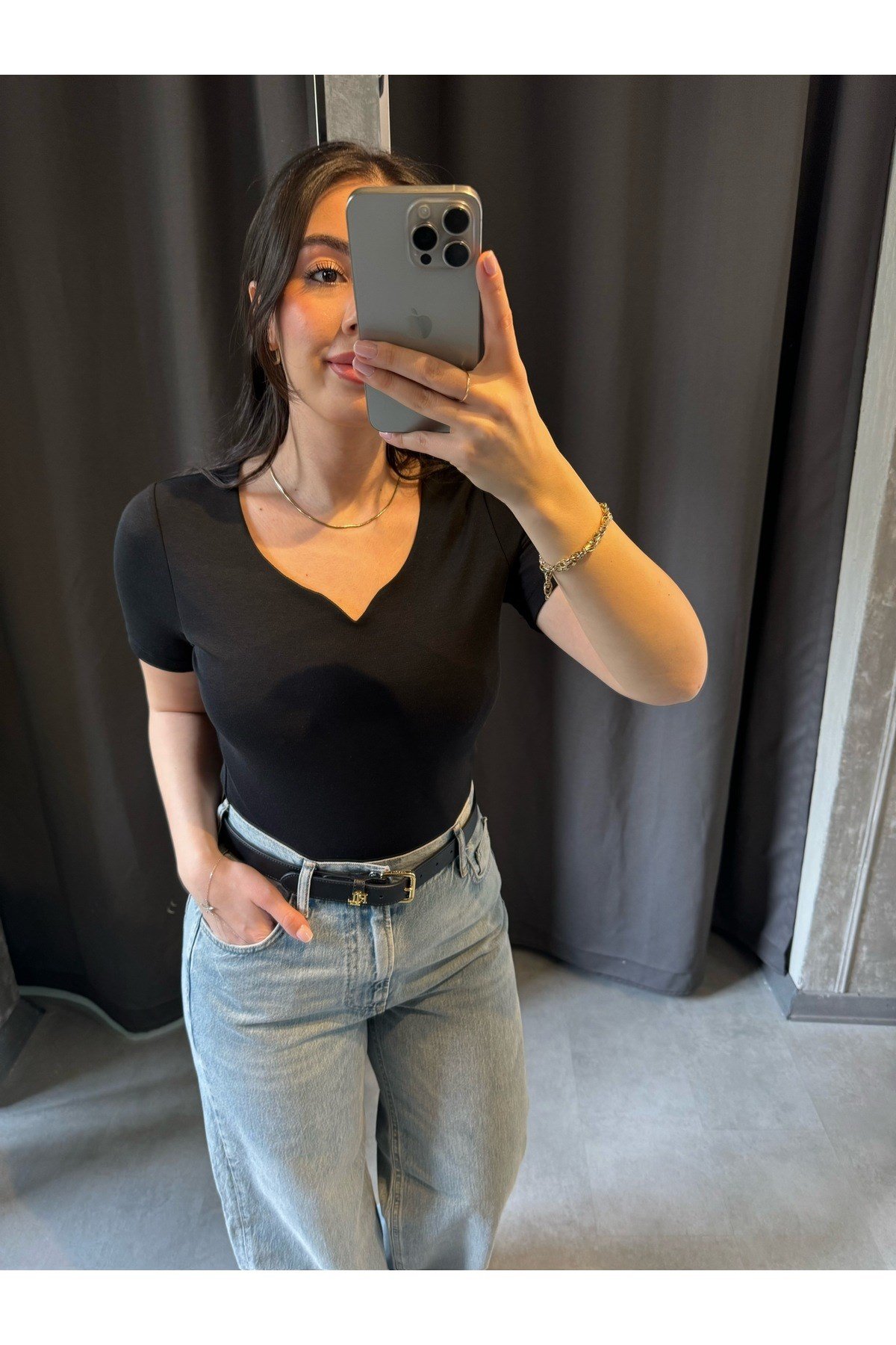 Kalp Yaka Siyah Tshirt