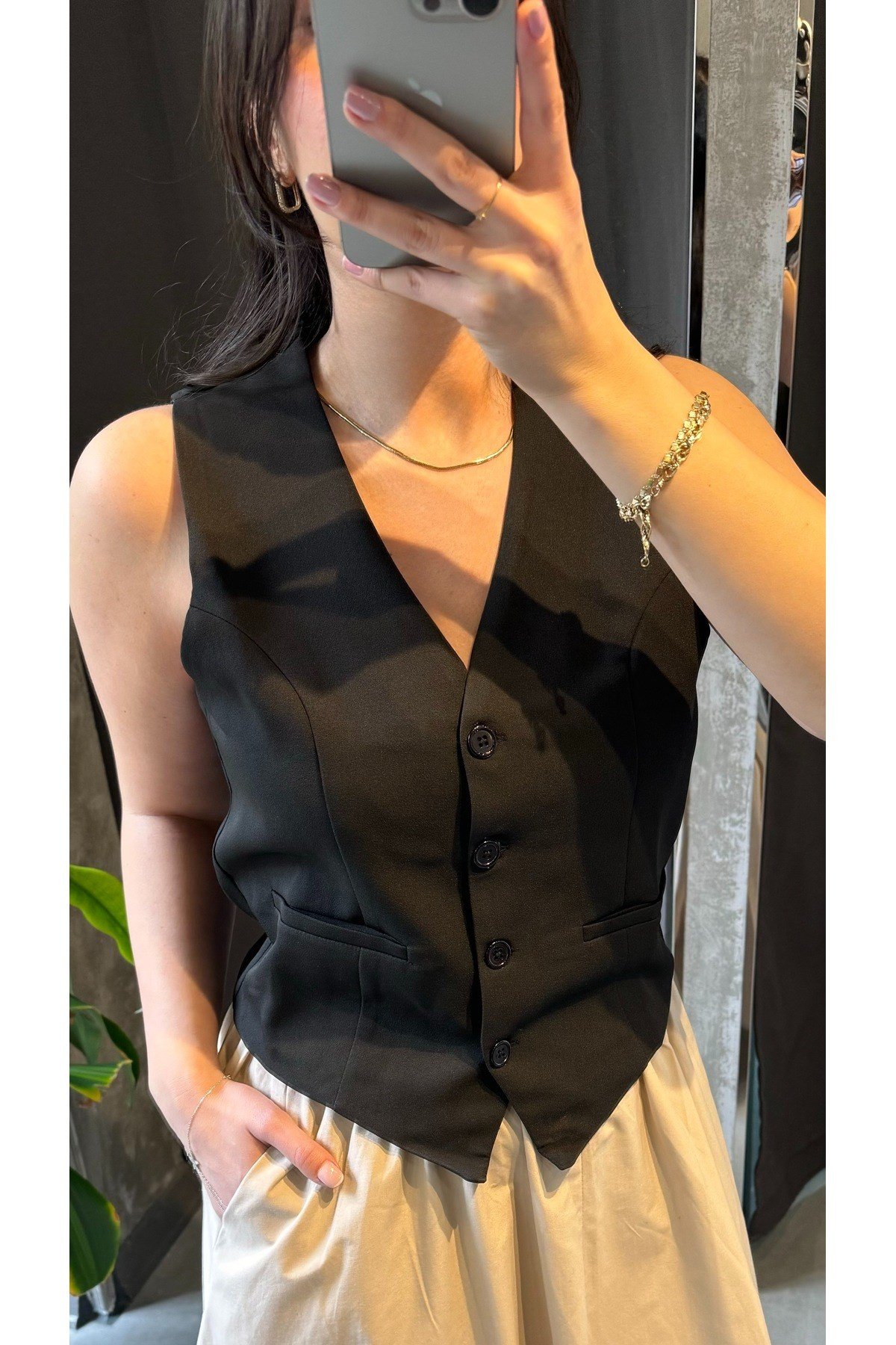 Kolsuz V Yaka Düğmeli Blazer Yelek