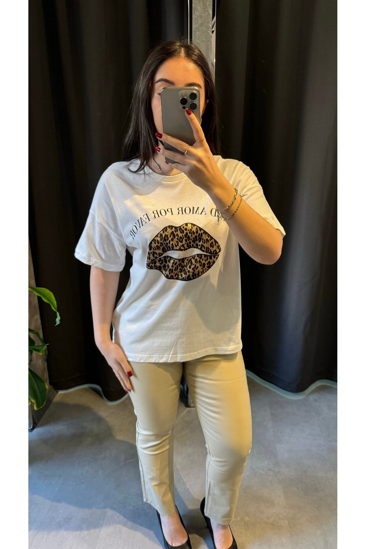 Leopar Desenli Dudak Baskılı T-shirt